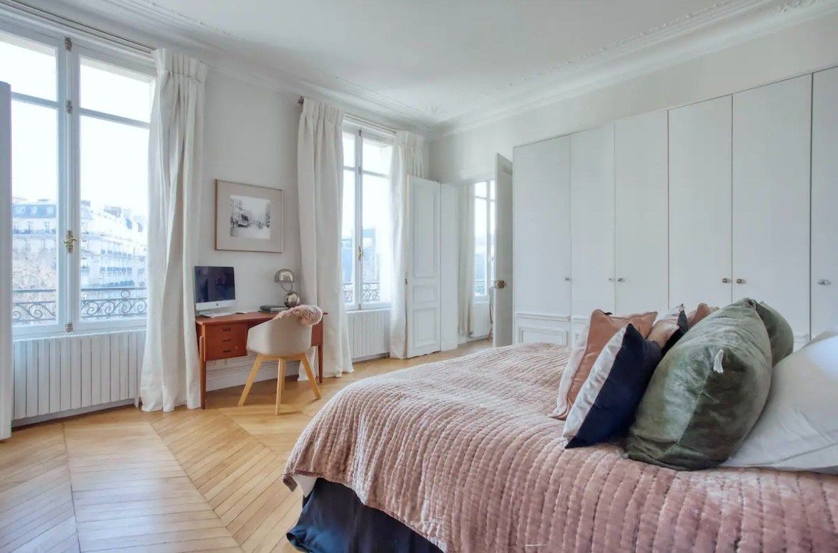 luxury apartment 5 Rooms for sale on PARIS (75017)