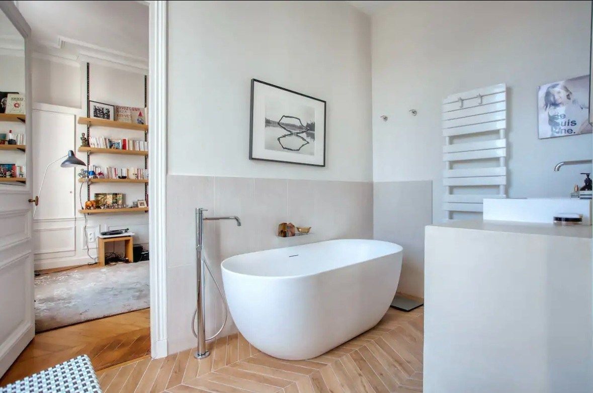 luxury apartment 5 Rooms for sale on PARIS (75017)