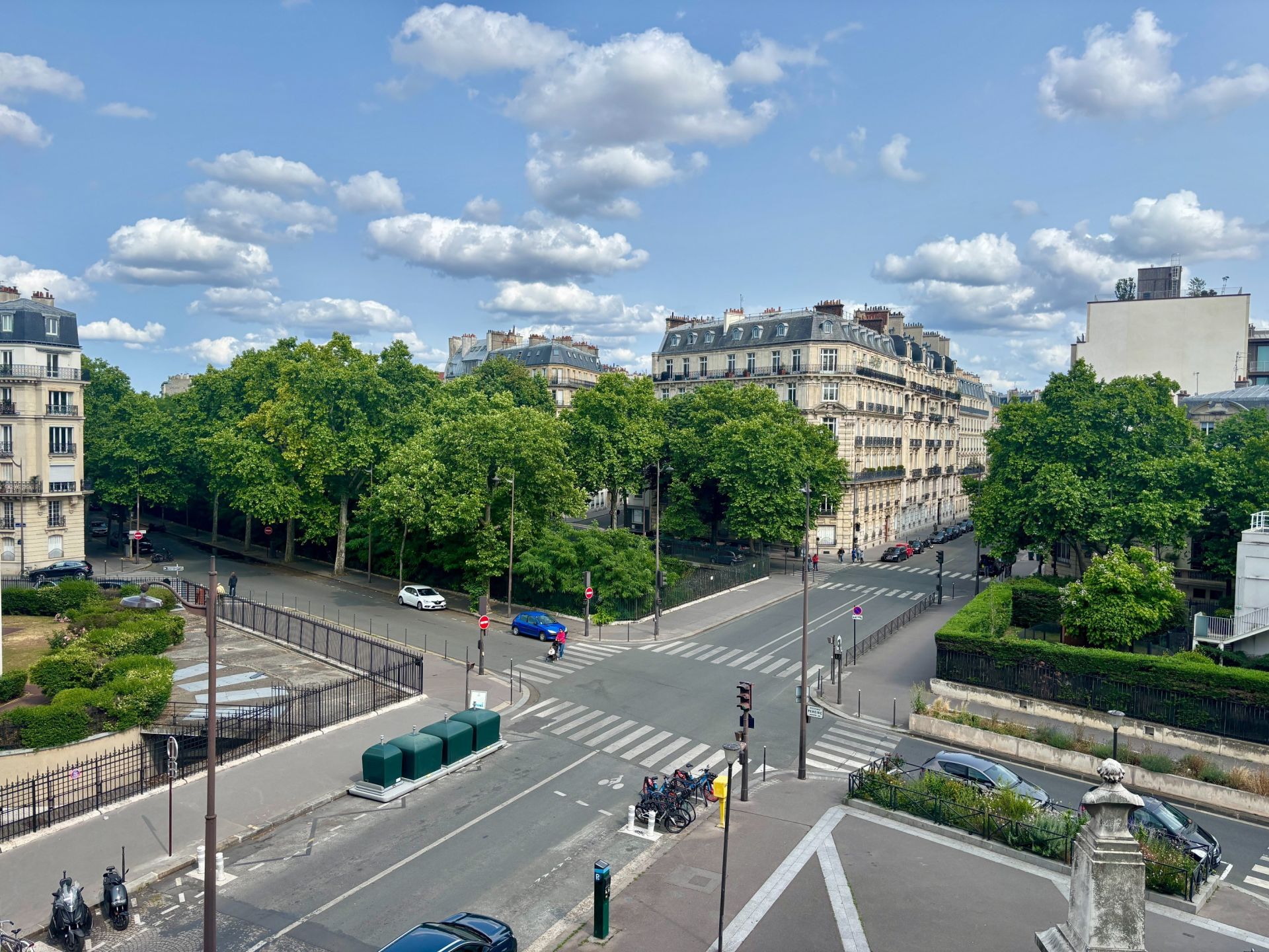 luxury apartment 5 Rooms for sale on PARIS (75017)