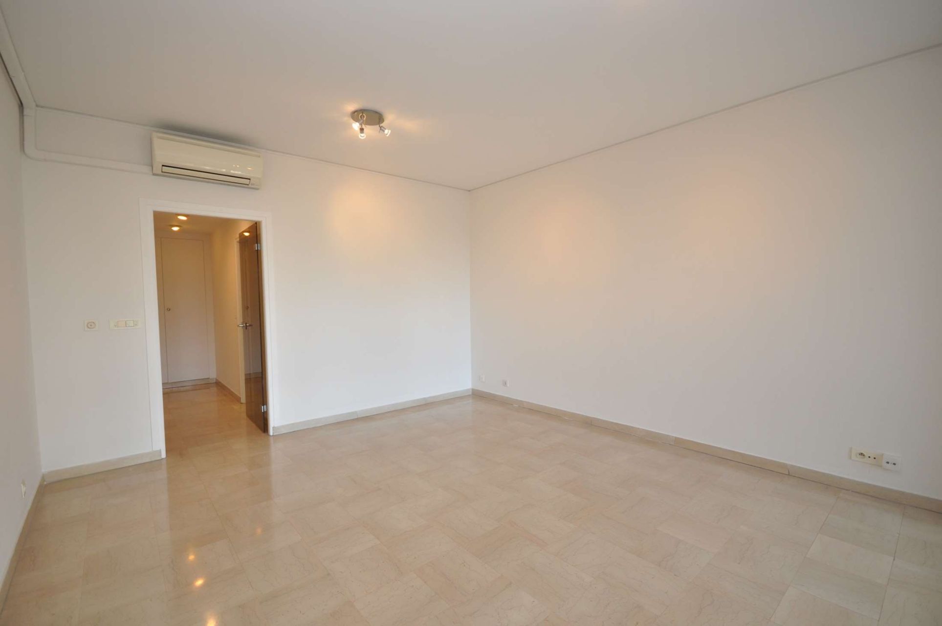 luxury apartment 1 room for rent on MONACO (98000)