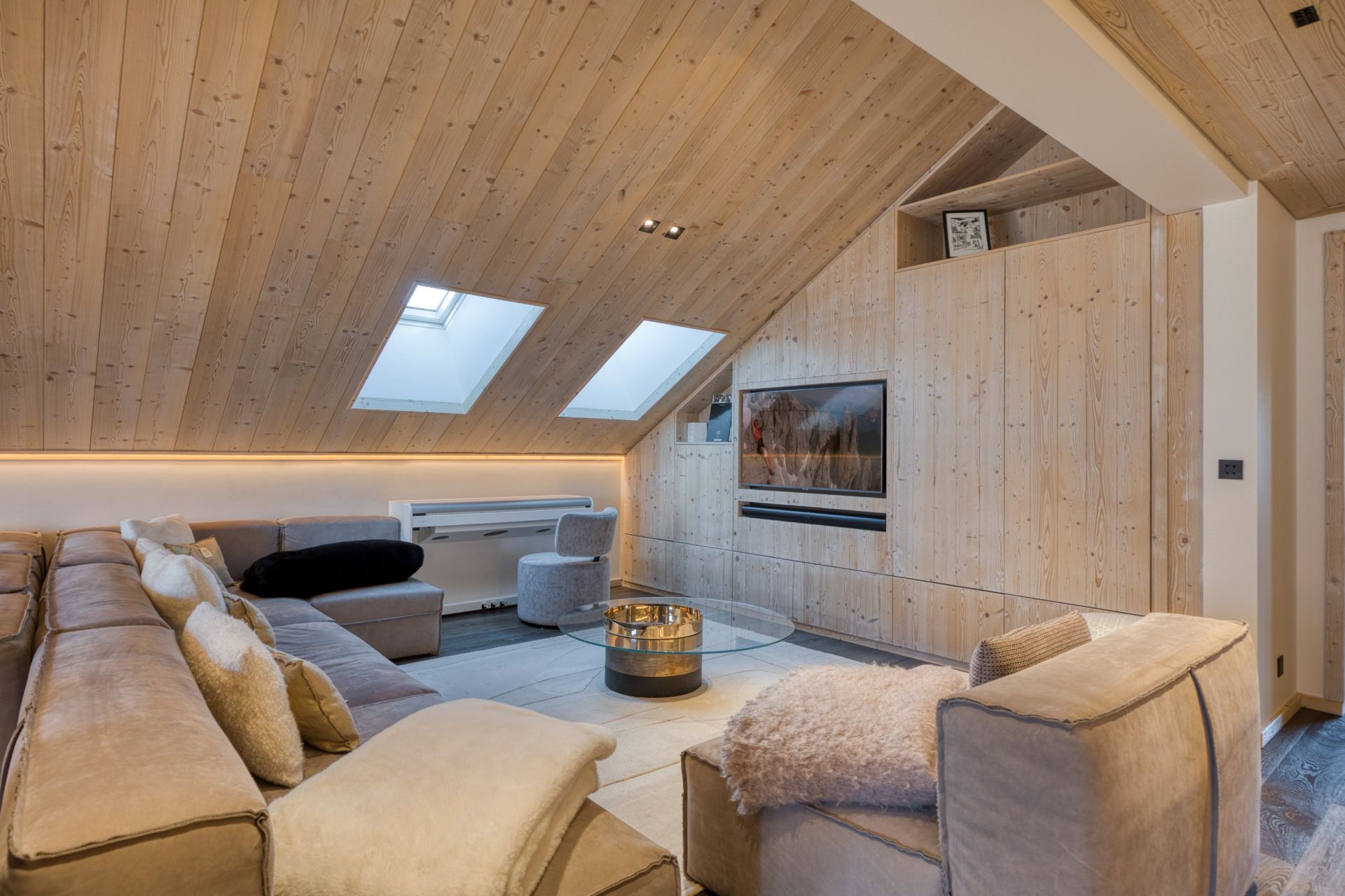 luxury apartment 6 Rooms for sale on MERIBEL LES ALLUES (73550)