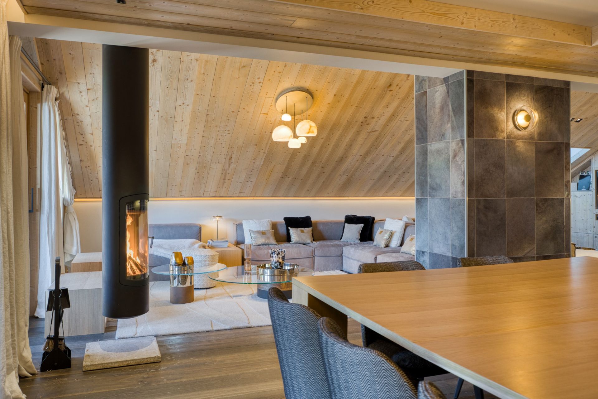 luxury apartment 6 Rooms for sale on MERIBEL LES ALLUES (73550)
