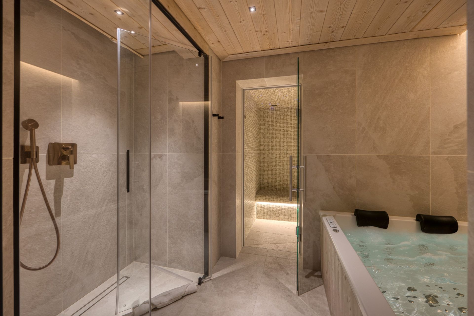 luxury apartment 6 Rooms for sale on MERIBEL LES ALLUES (73550)