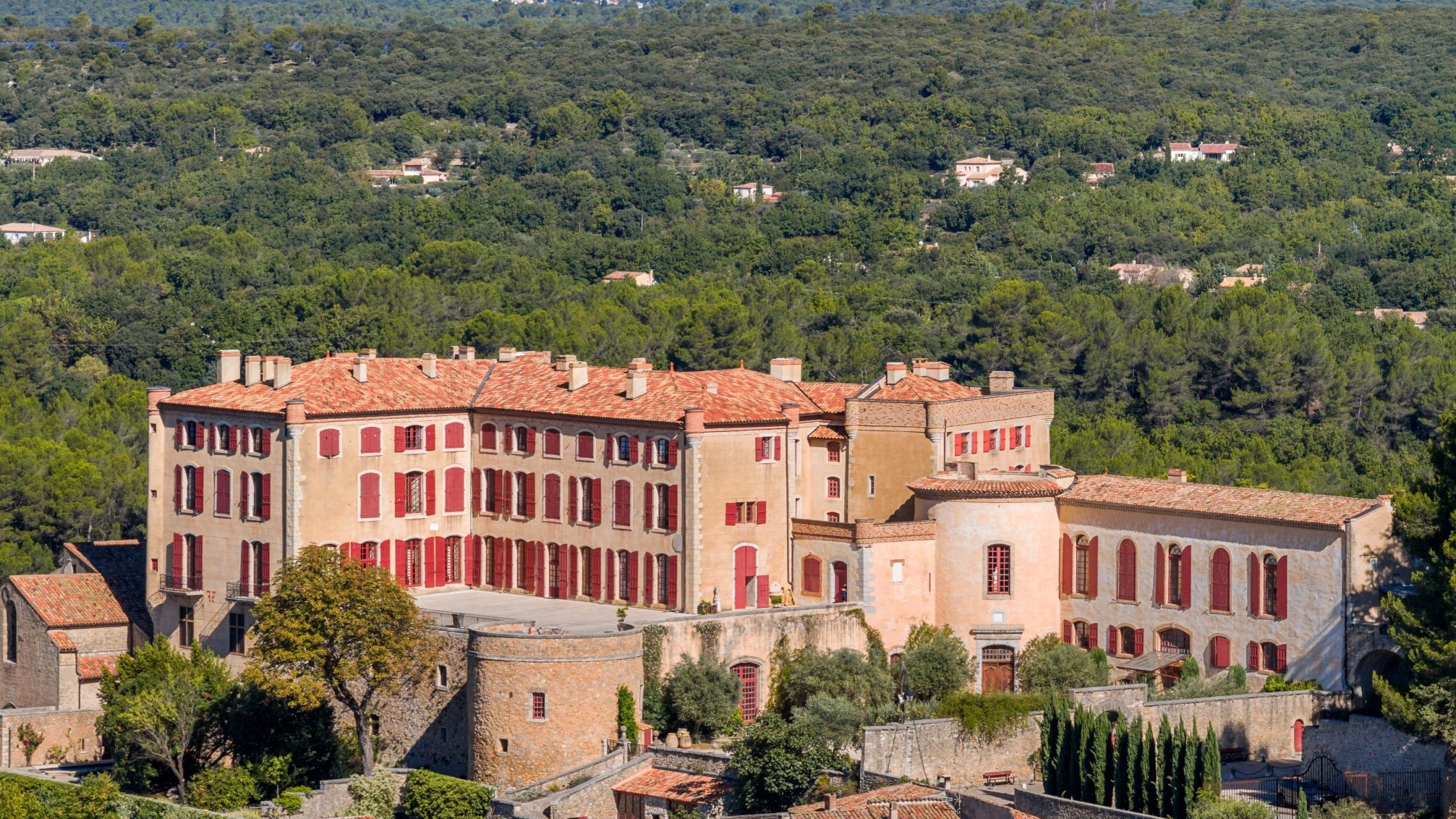 château 100 Pièces en vente sur LA VERDIERE (83560)