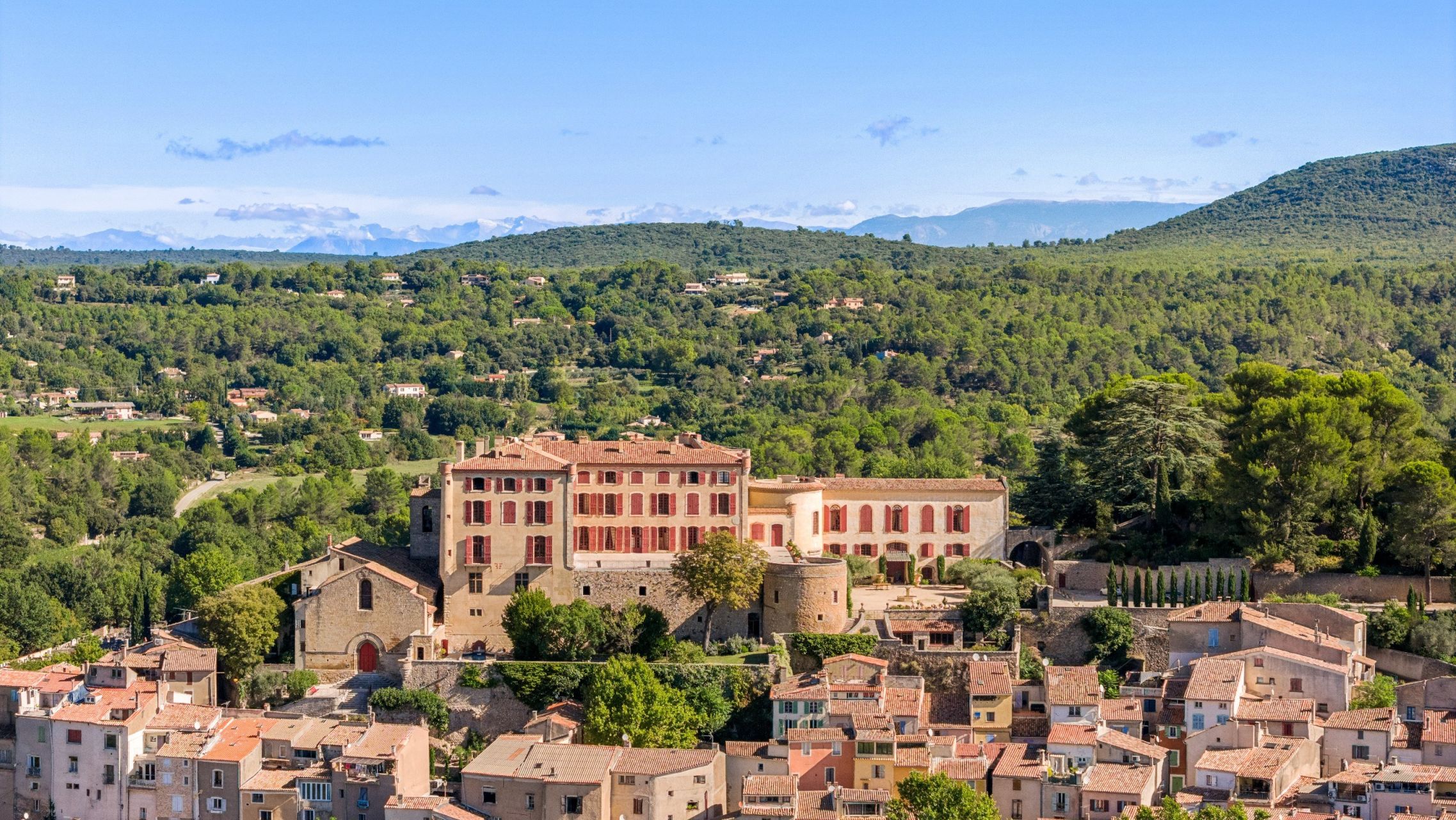 château 100 Pièces en vente sur LA VERDIERE (83560)