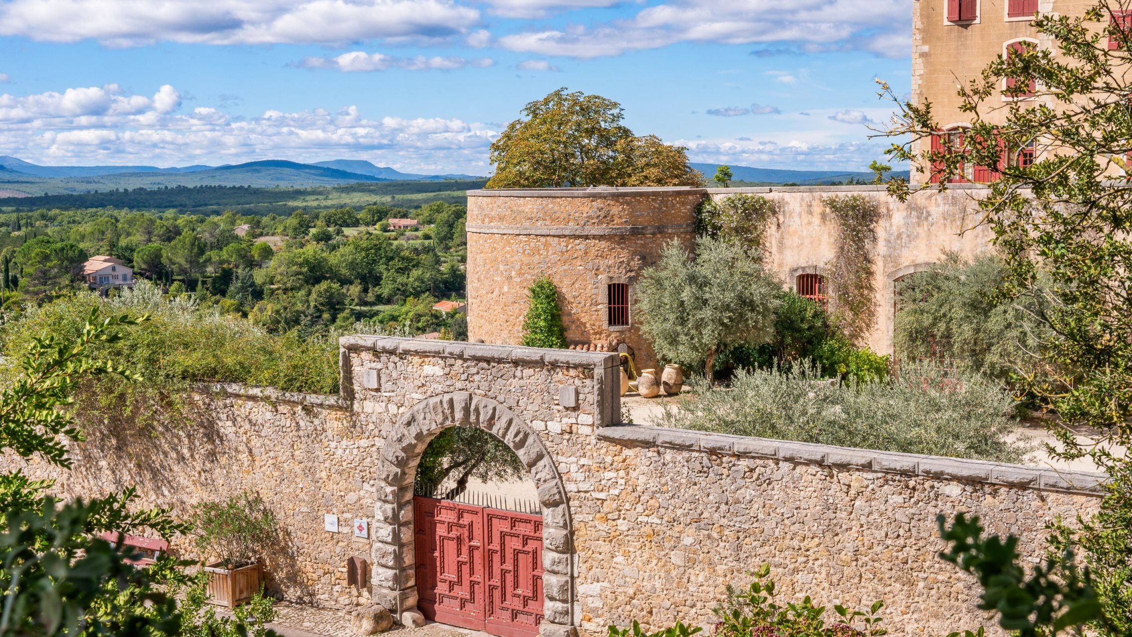 château 100 Pièces en vente sur LA VERDIERE (83560)