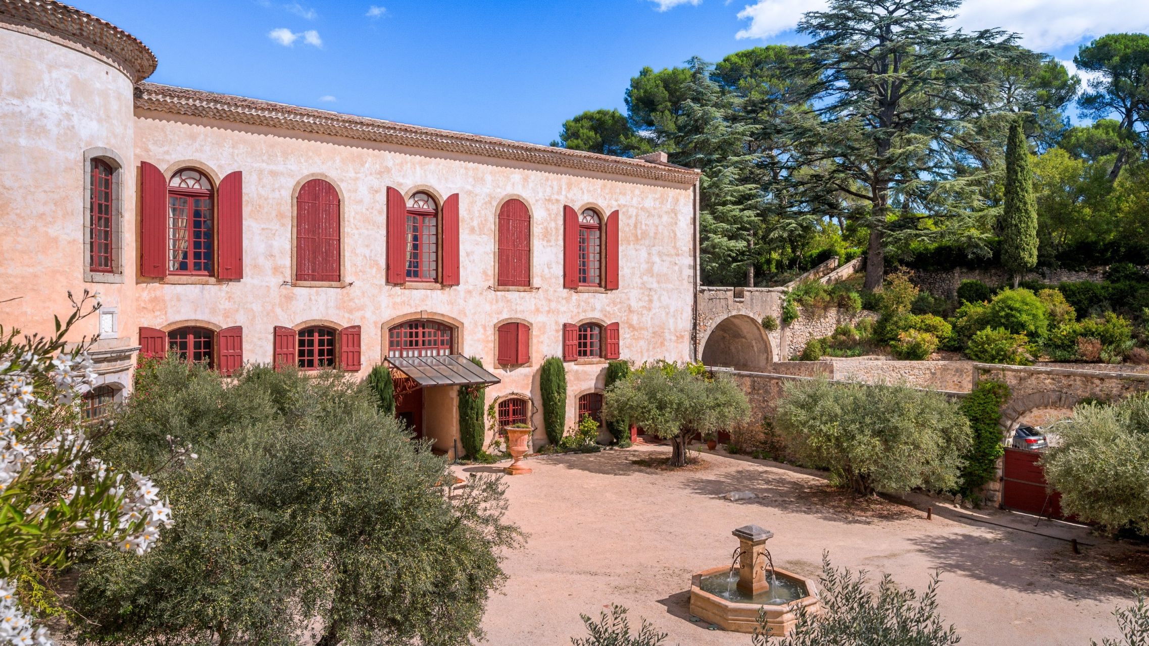 château 100 Pièces en vente sur LA VERDIERE (83560)
