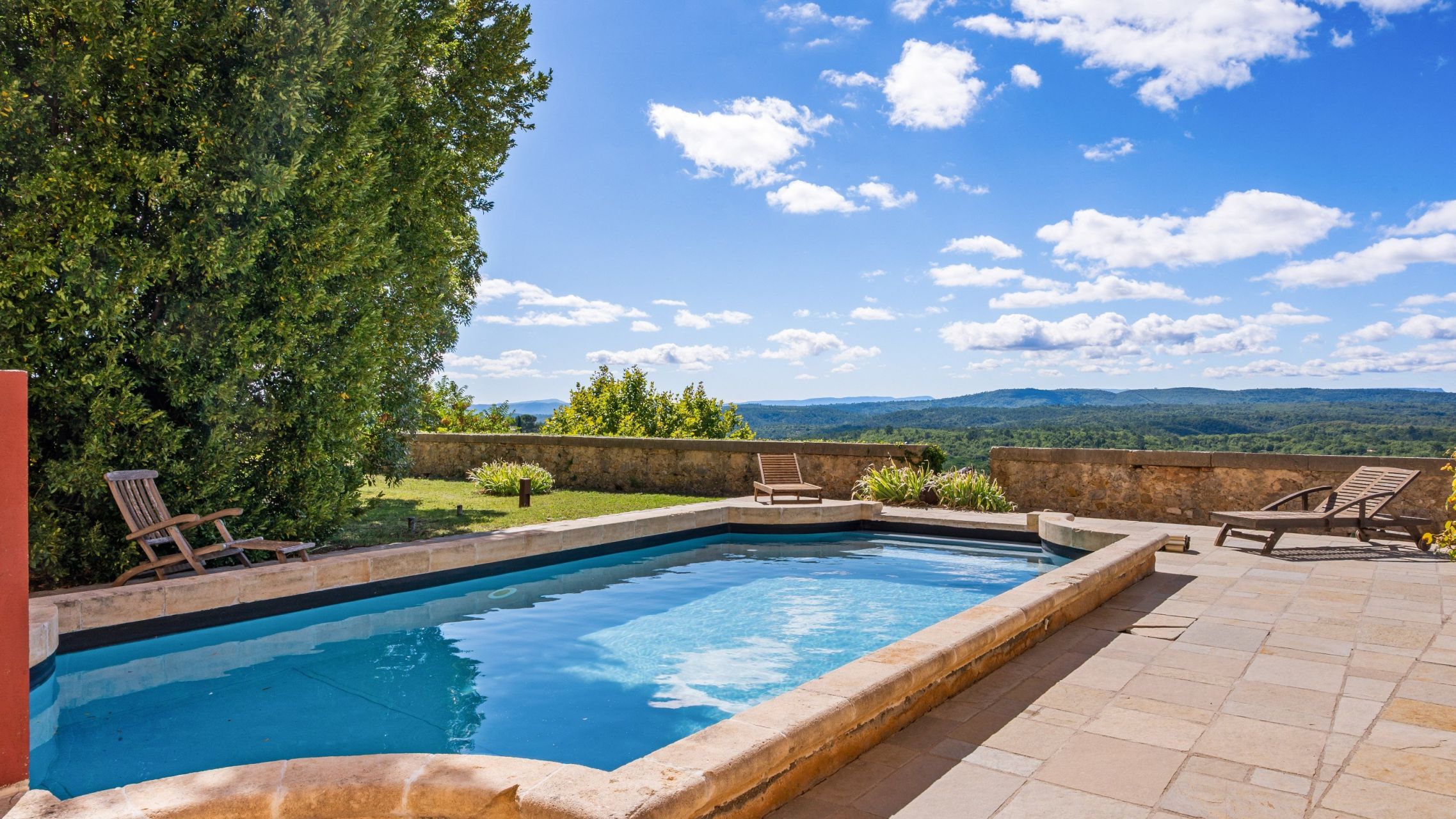 château 100 Pièces en vente sur LA VERDIERE (83560)