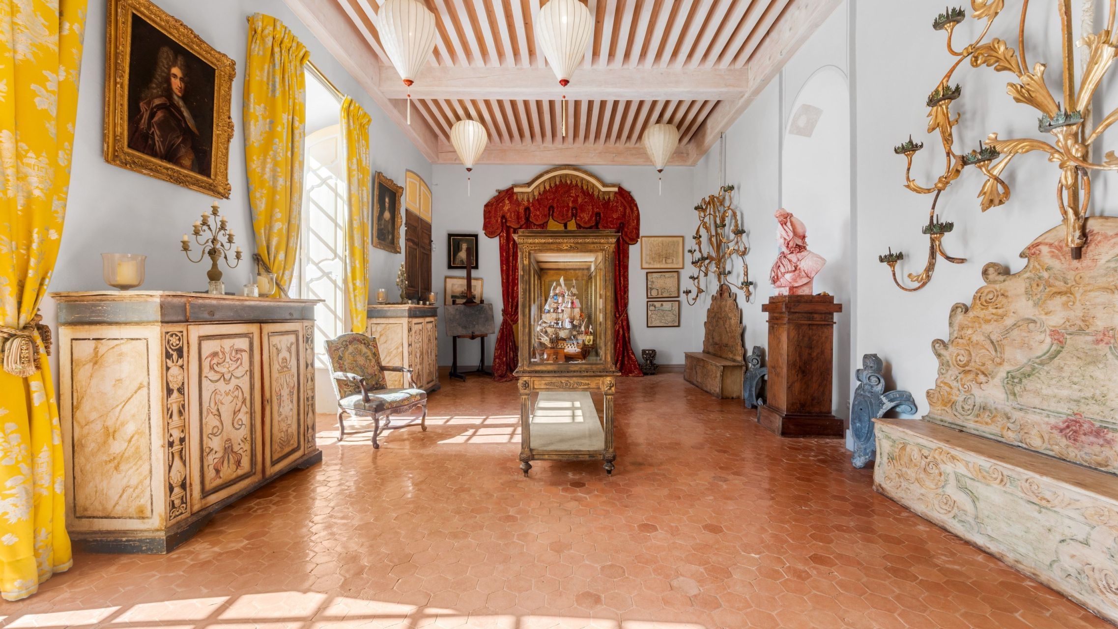 château 100 Pièces en vente sur LA VERDIERE (83560)