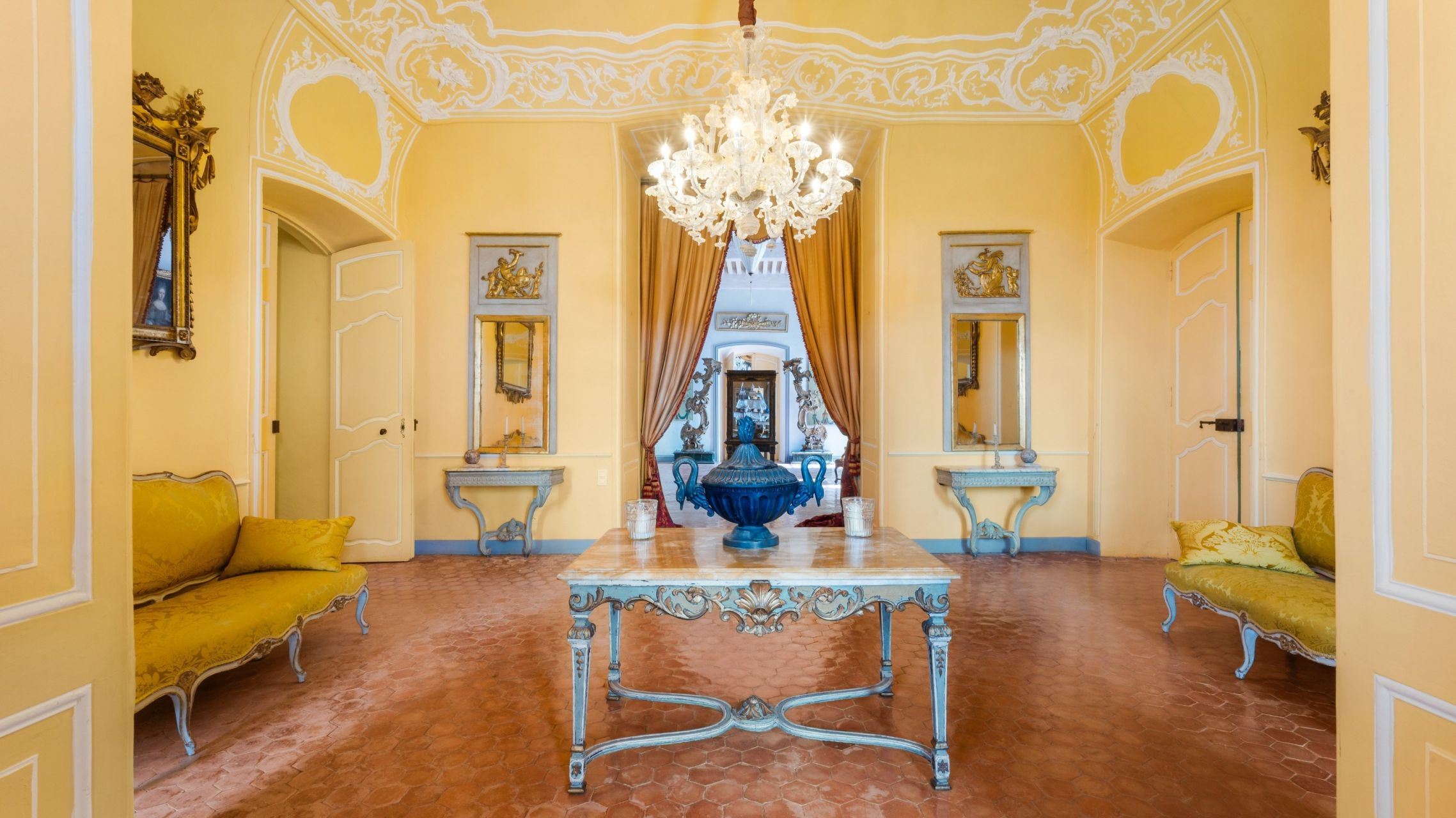 château 100 Pièces en vente sur LA VERDIERE (83560)