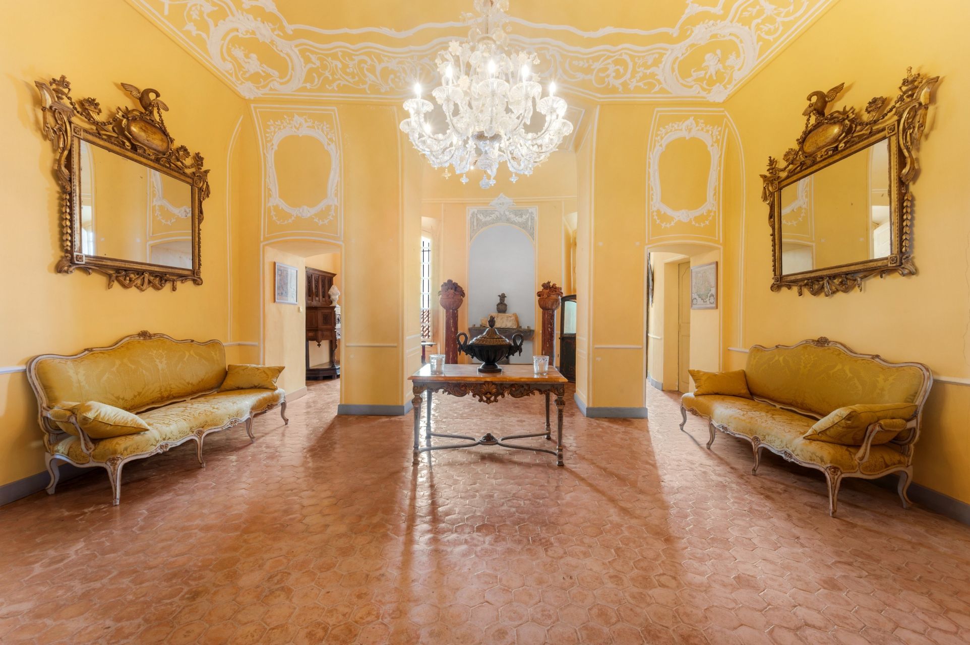 château 100 Pièces en vente sur LA VERDIERE (83560)