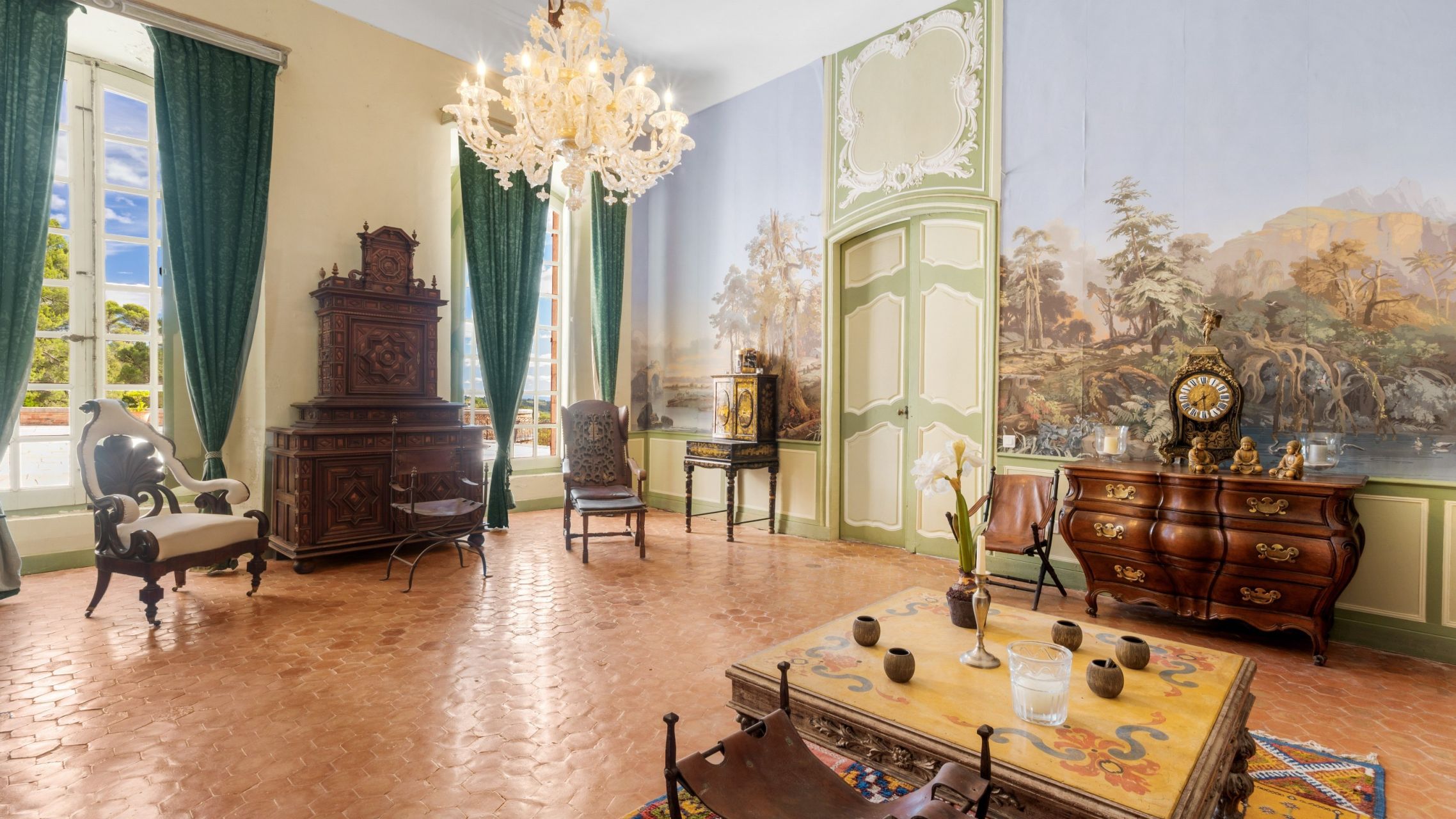 château 100 Pièces en vente sur LA VERDIERE (83560)