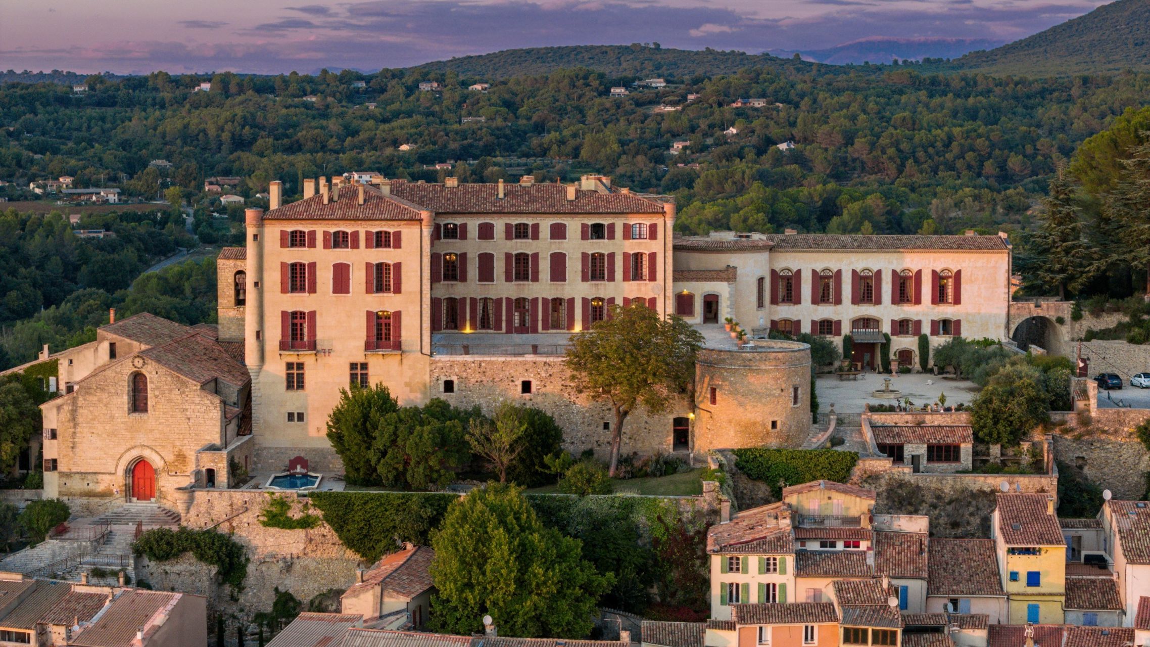 castle 100 Rooms for sale on LA VERDIERE (83560)