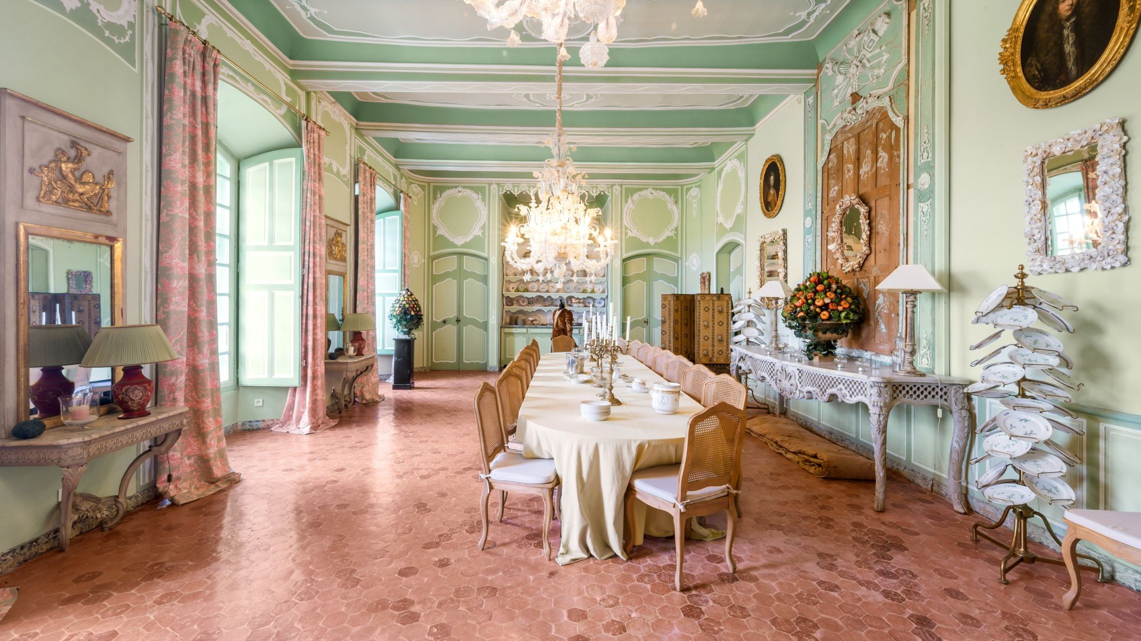 château 100 Pièces en vente sur LA VERDIERE (83560)