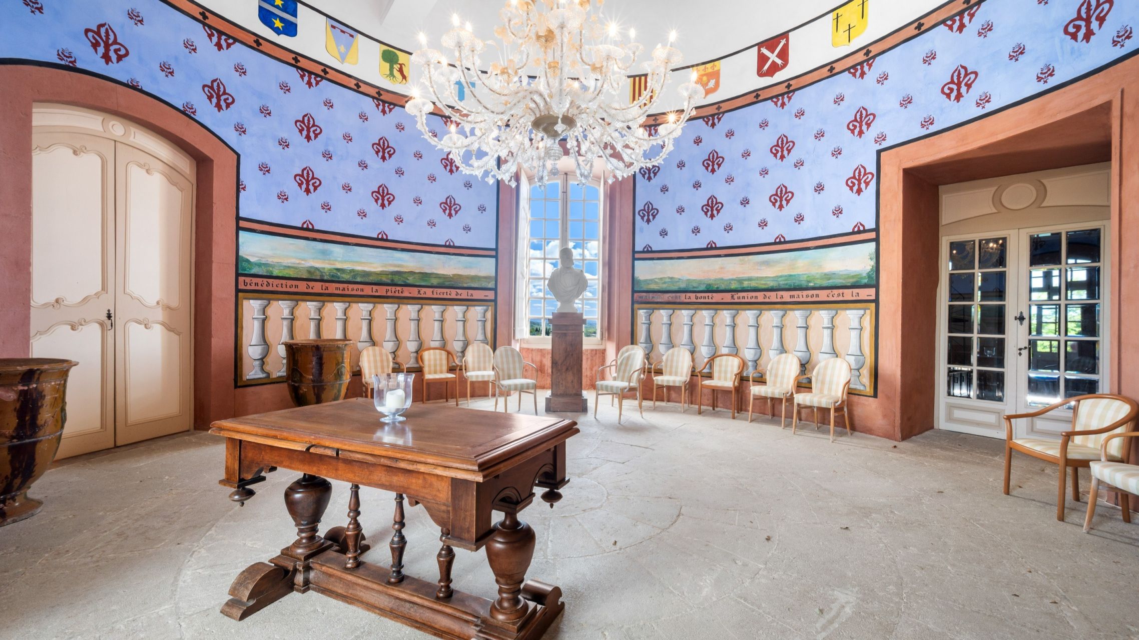 château 100 Pièces en vente sur LA VERDIERE (83560)
