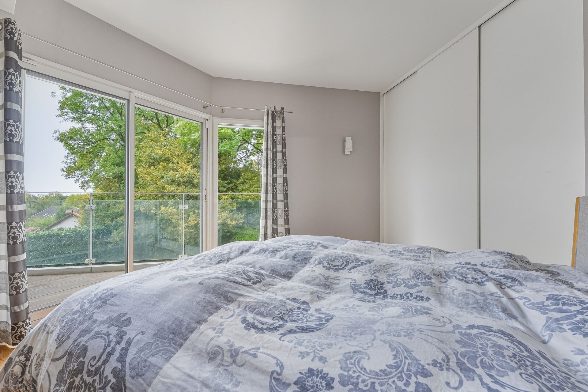 luxury house 6 Rooms for sale on ECHENEVEX (01170)