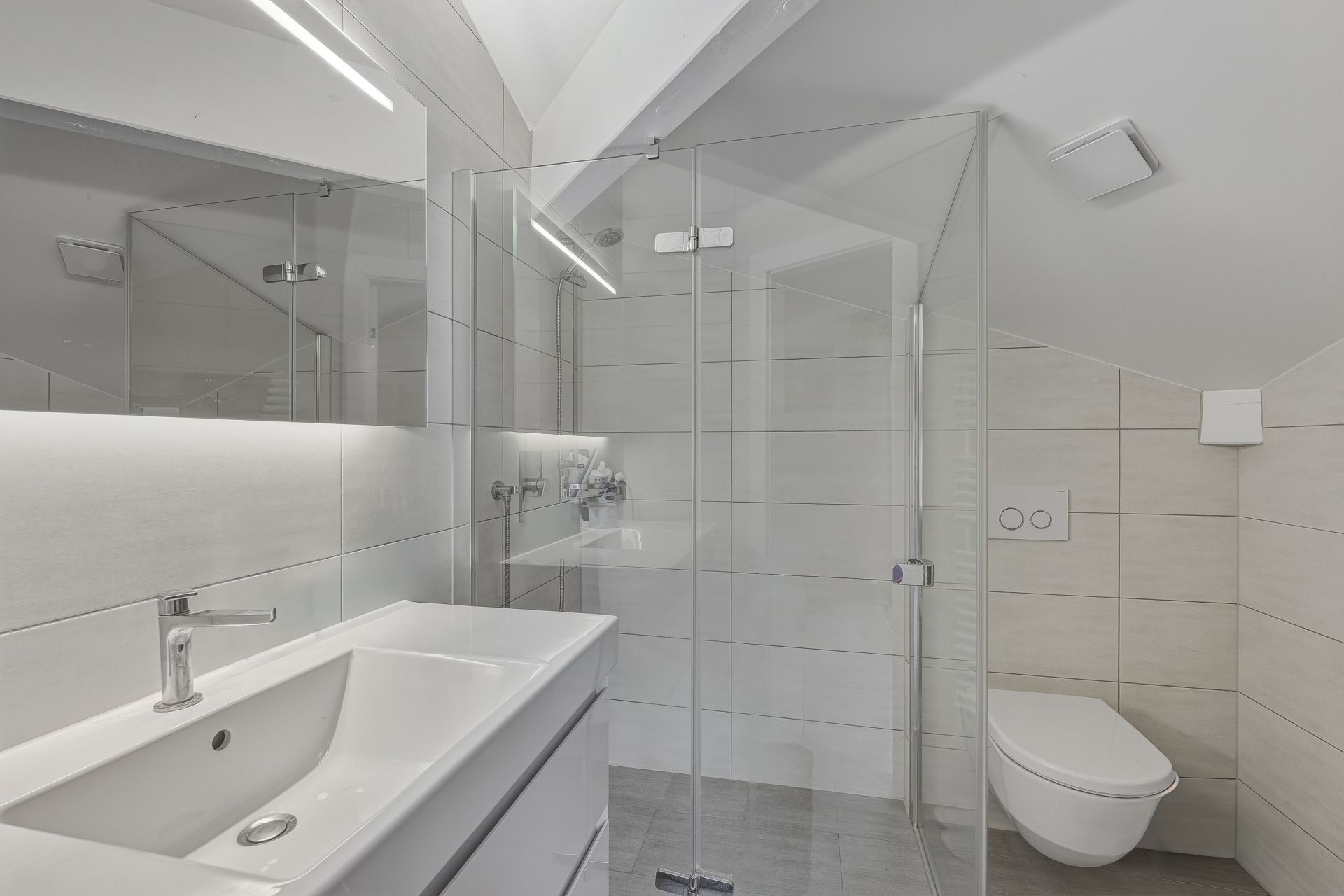 luxury house 6 Rooms for sale on ECHENEVEX (01170)