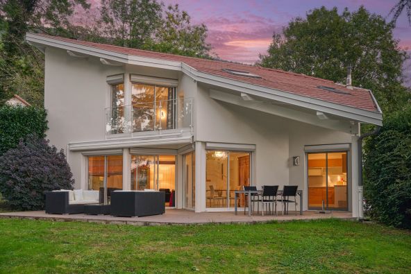 Sale Luxury house Échenevex 6 Rooms 244 m²