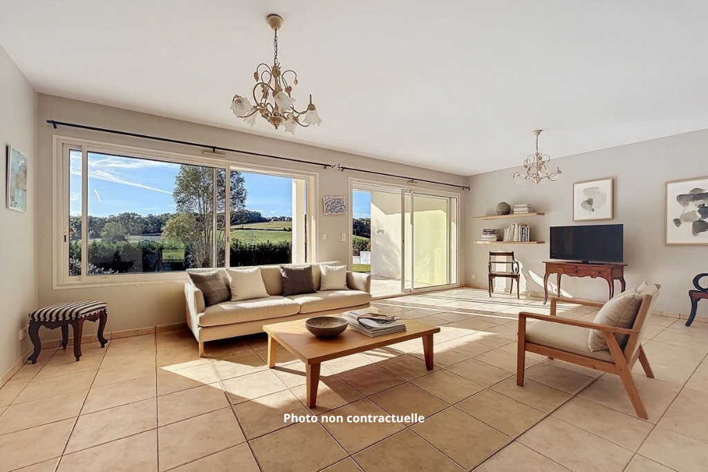 luxury house 4 Rooms for sale on URRUGNE (64122)