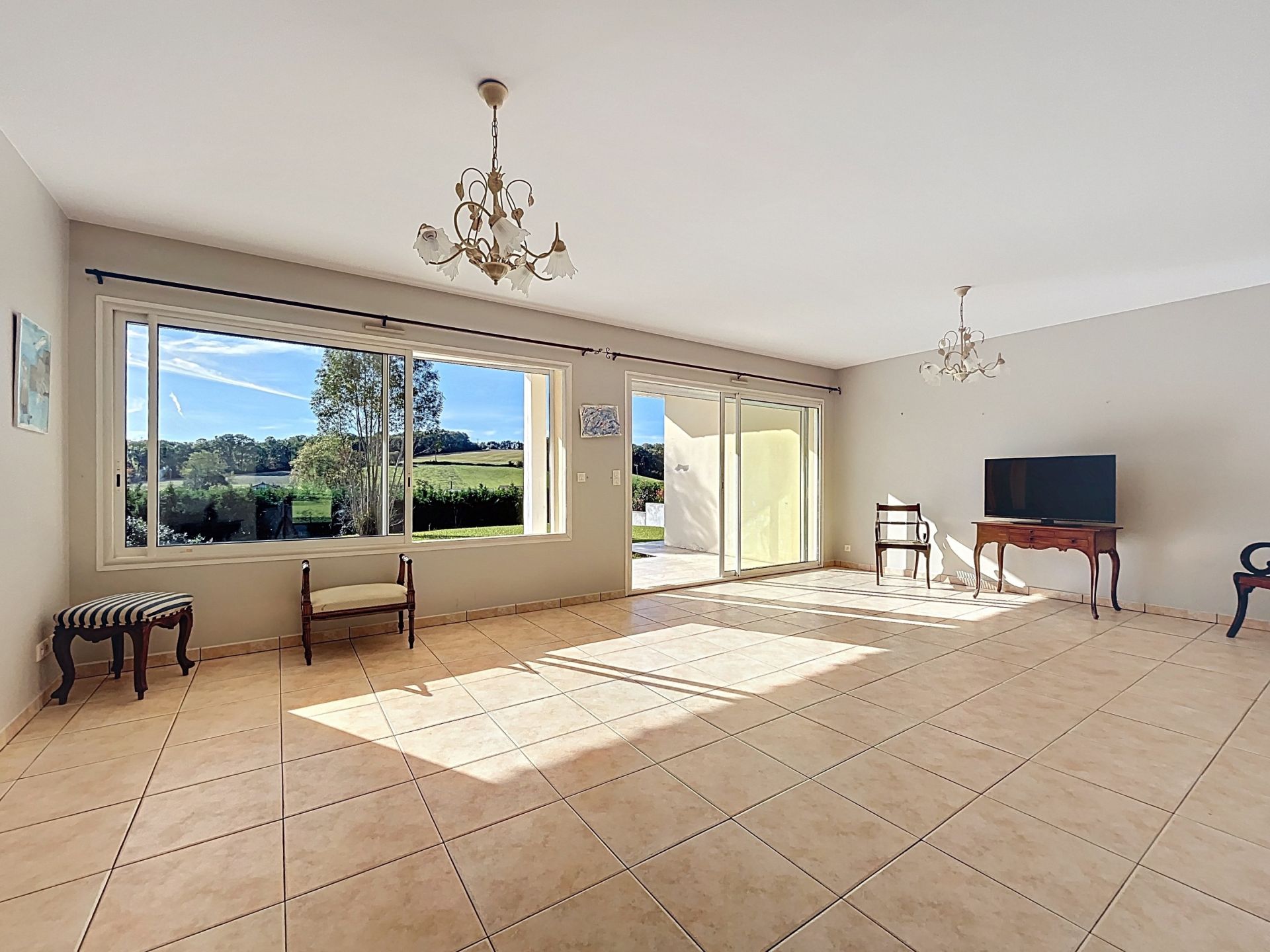 luxury house 4 Rooms for sale on URRUGNE (64122)