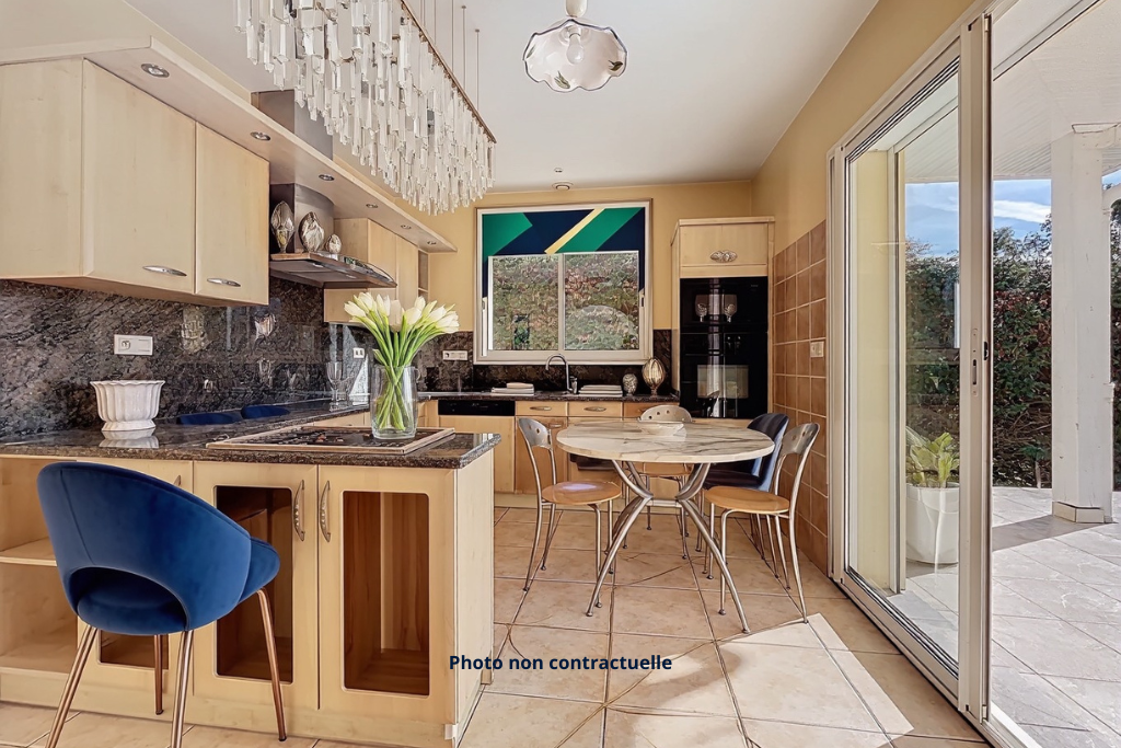 luxury house 4 Rooms for sale on URRUGNE (64122)