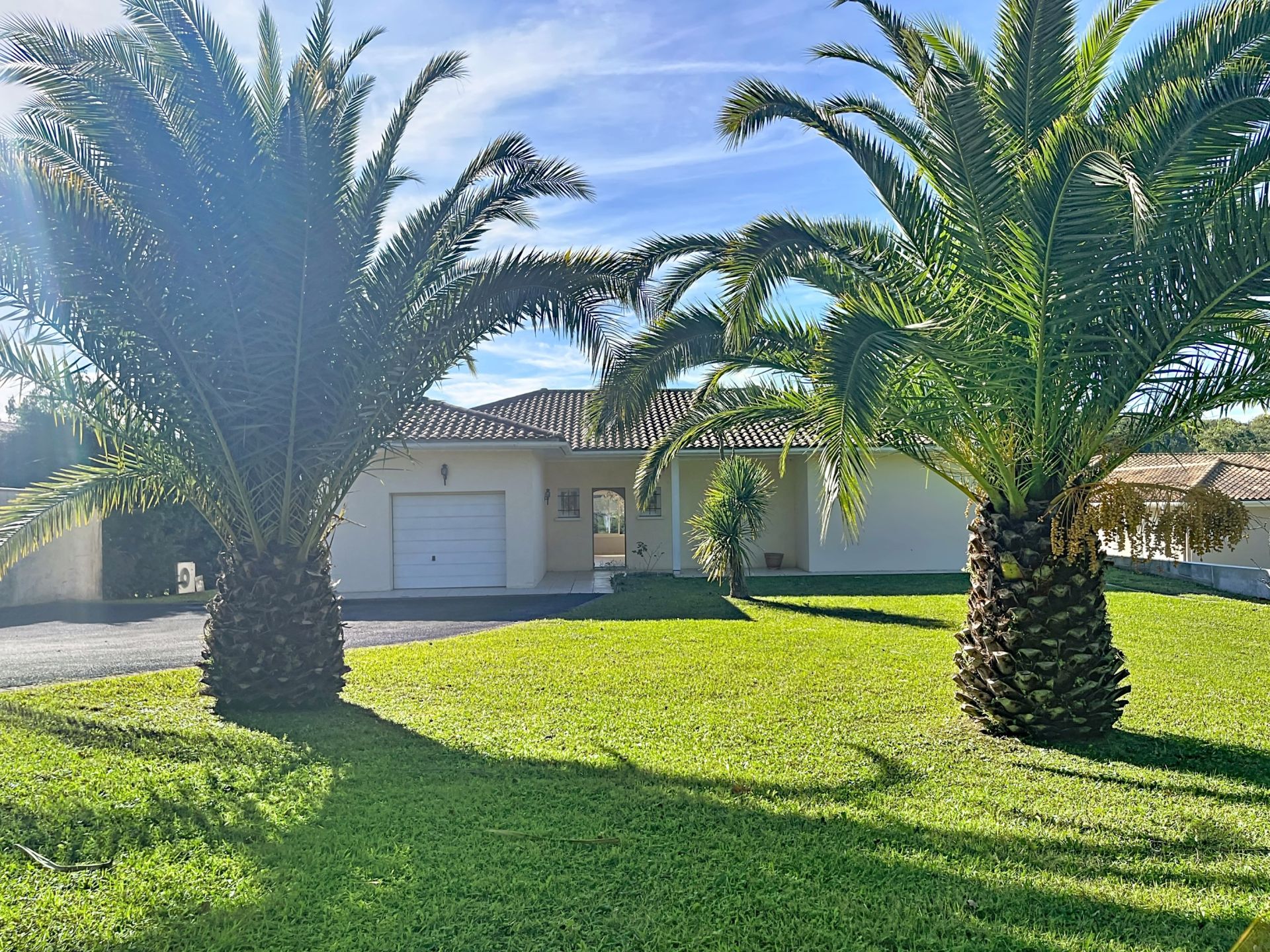 luxury house 4 Rooms for sale on URRUGNE (64122)