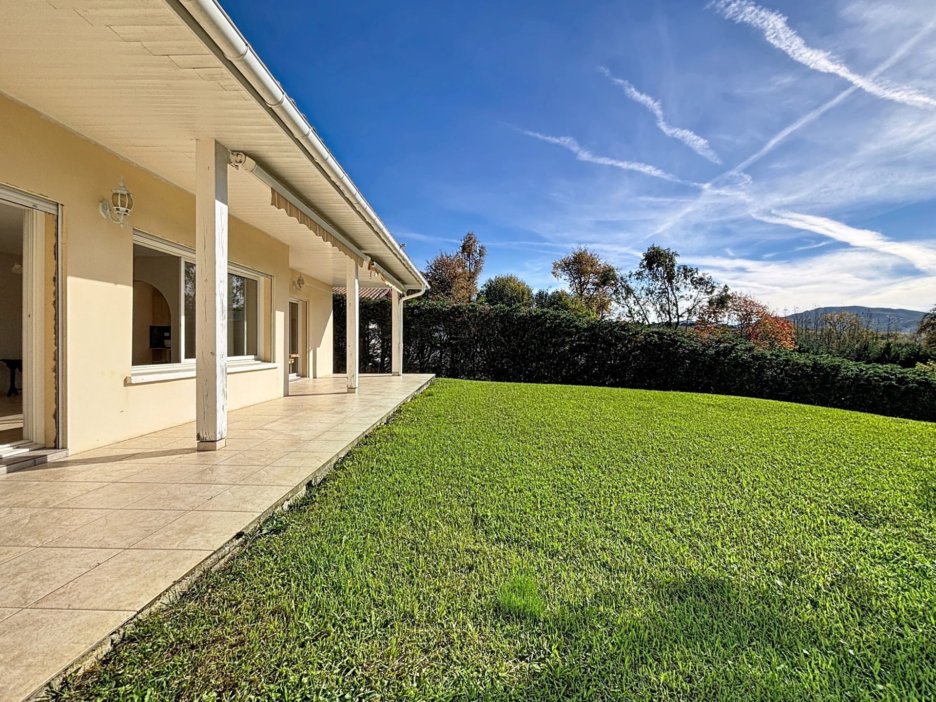 luxury house 4 Rooms for sale on URRUGNE (64122)