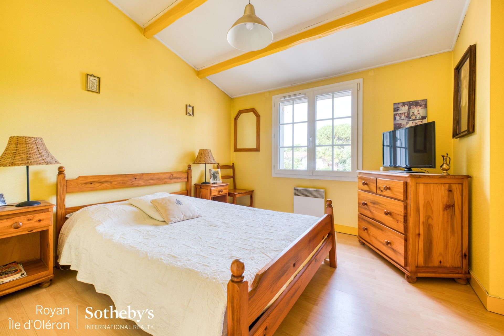 luxury house 7 Rooms for sale on LE GRAND VILLAGE PLAGE (17370)