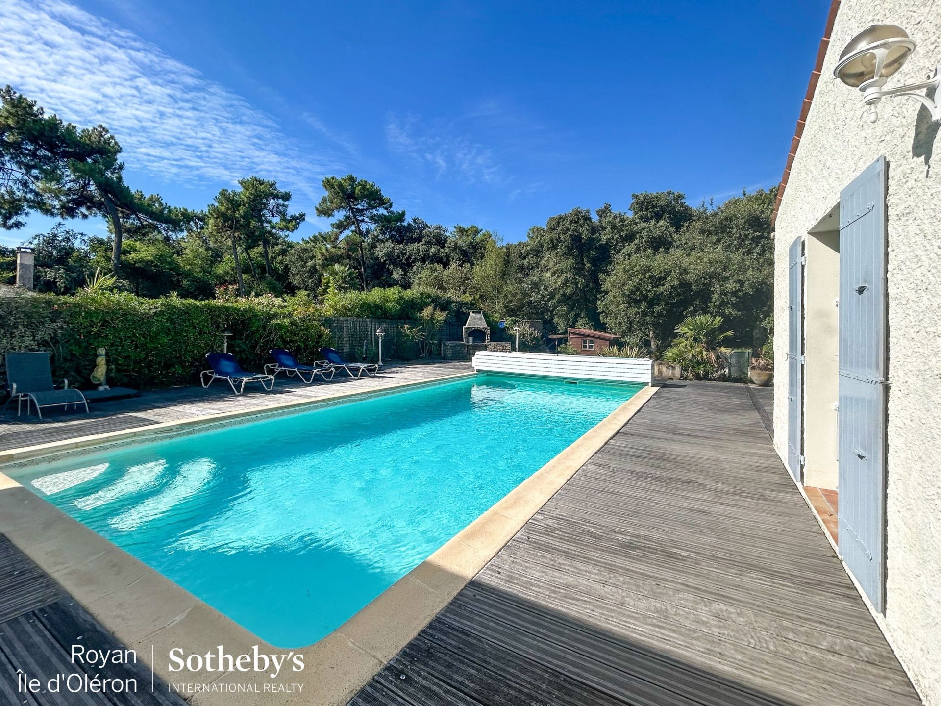 luxury house 7 Rooms for sale on LE GRAND VILLAGE PLAGE (17370)