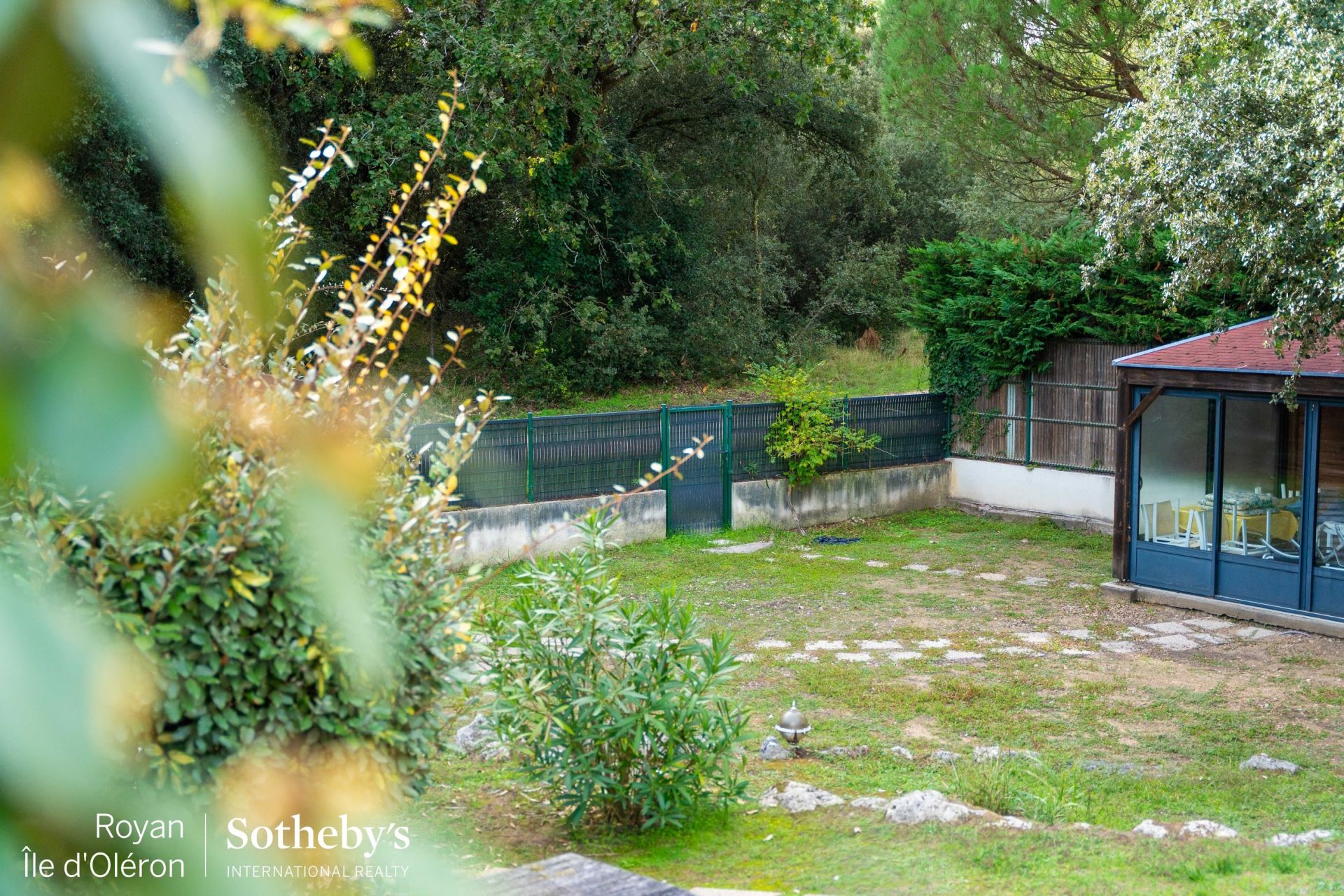 luxury house 7 Rooms for sale on LE GRAND VILLAGE PLAGE (17370)