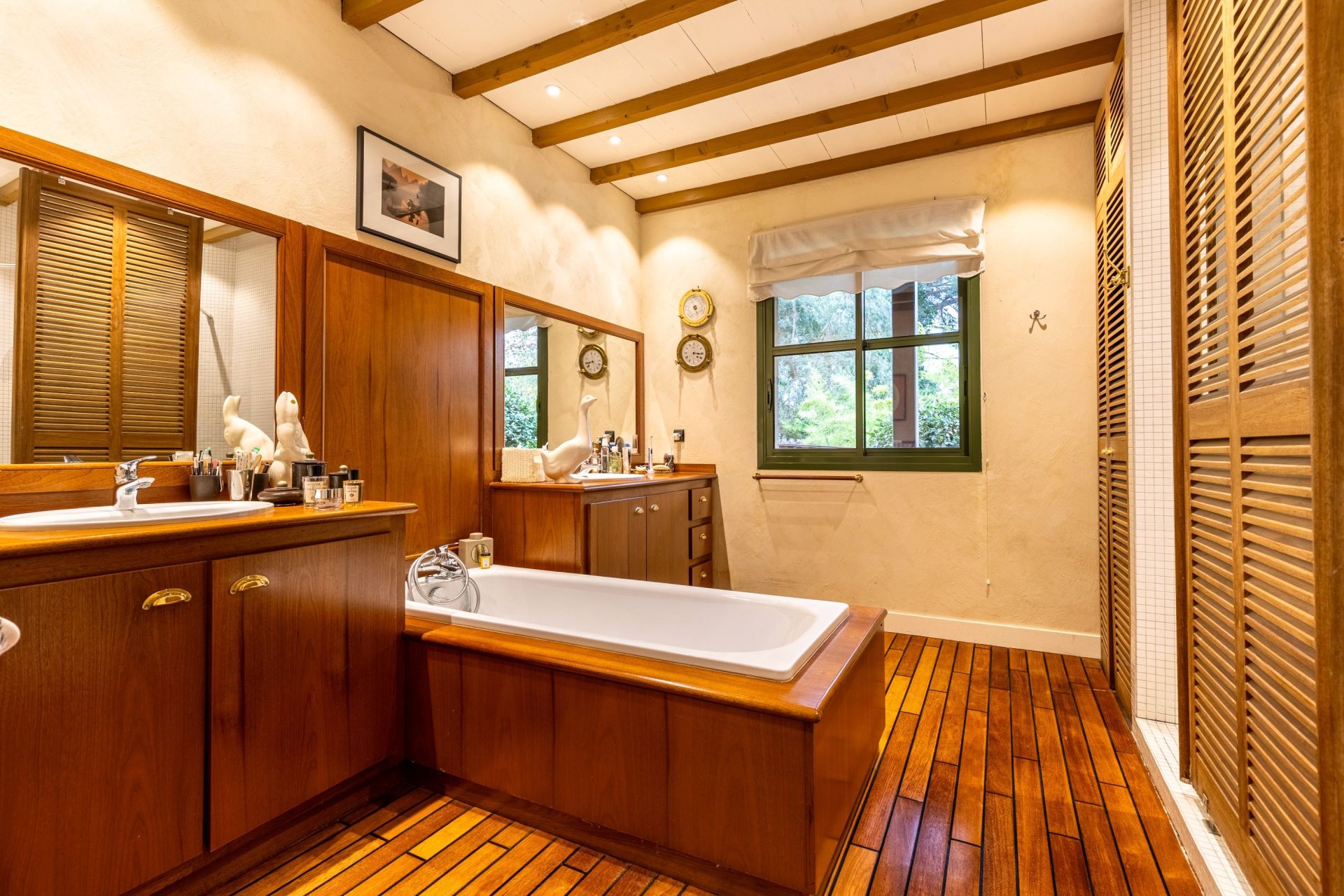 luxury house 10 Rooms for sale on BORDEAUX (33000)