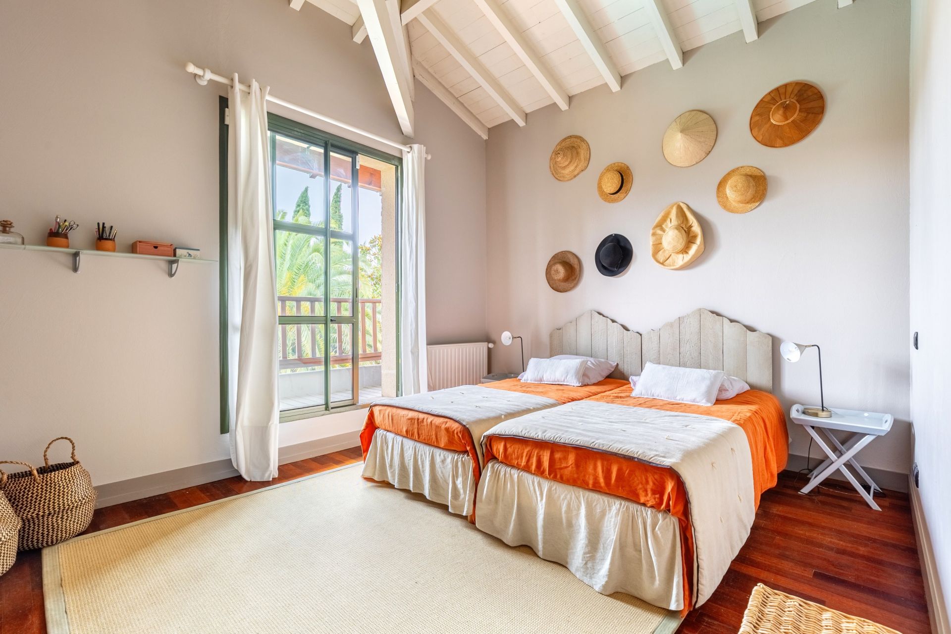 luxury house 10 Rooms for sale on BORDEAUX (33000)