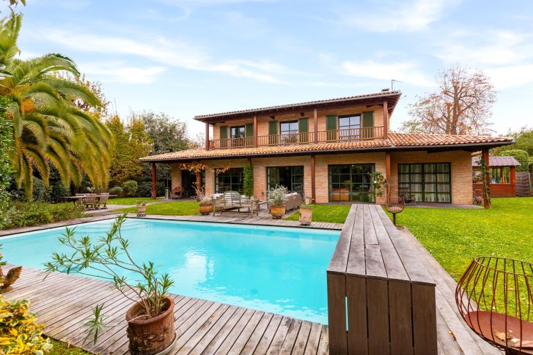 luxury house 10 Rooms for sale on BORDEAUX (33000)