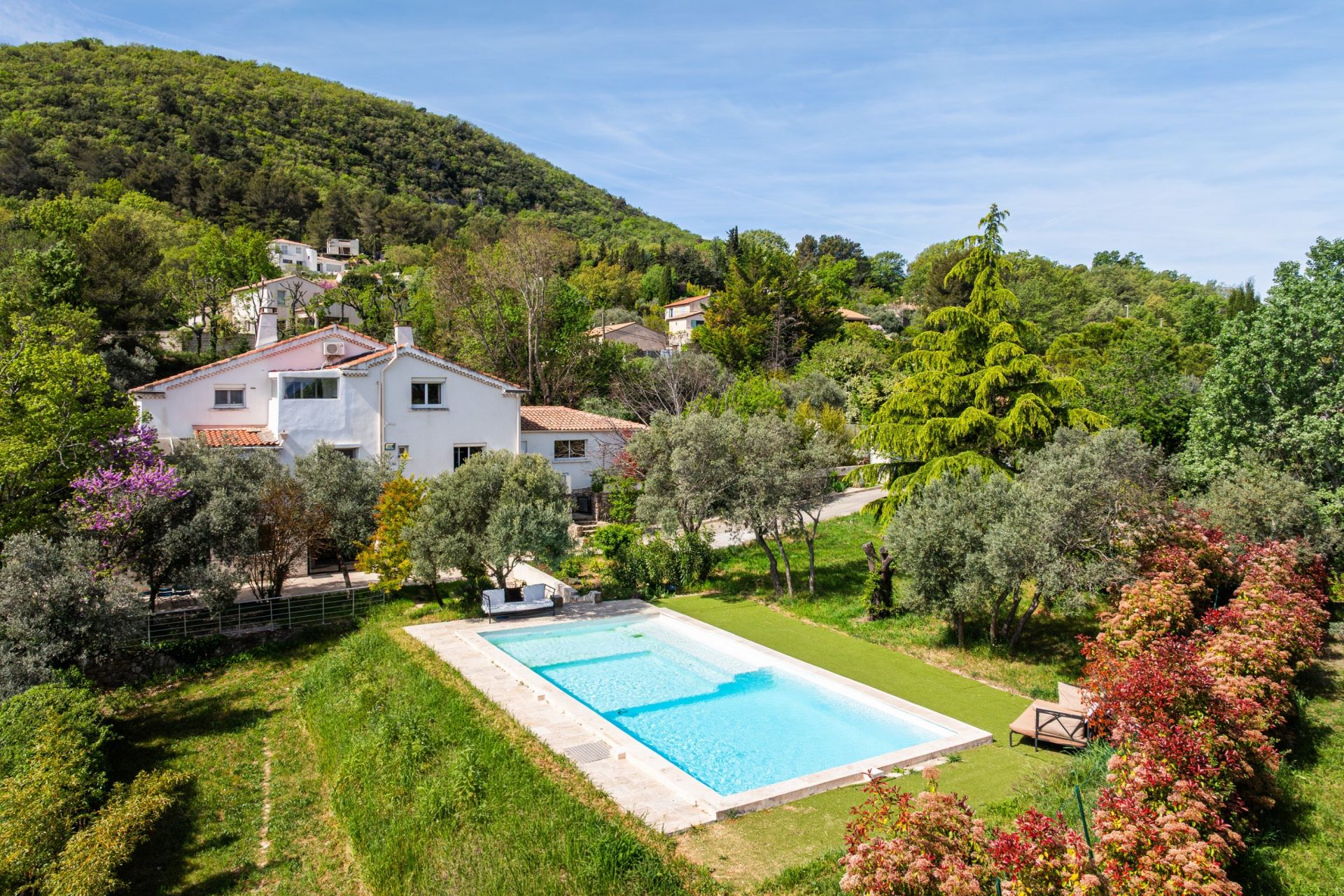luxury traditional house 8 Rooms for sale on MIMET (13105)