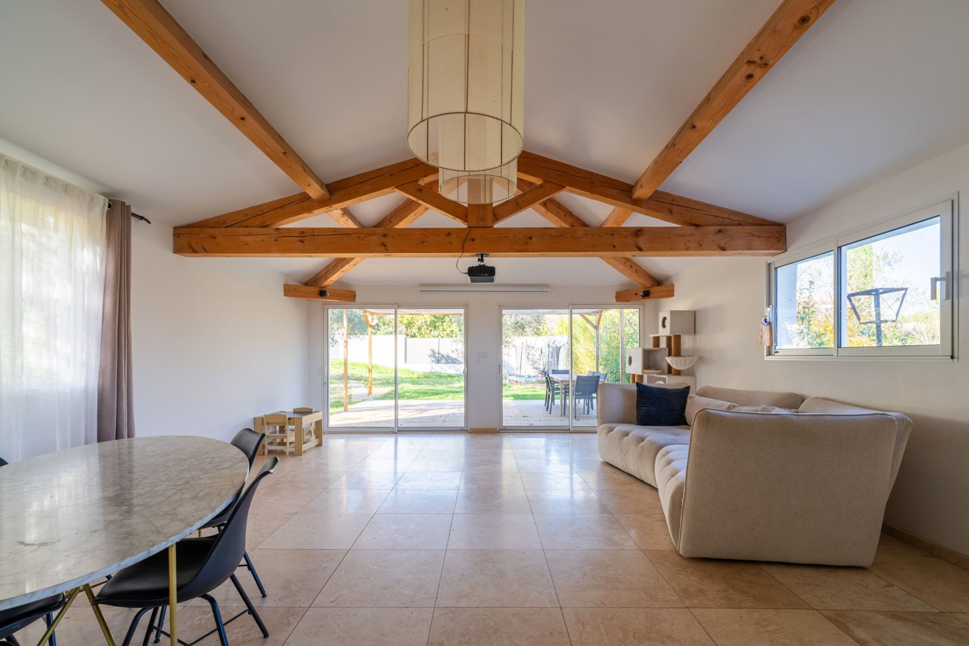 maison traditionnelle de luxe 8 Pièces en vente sur MIMET (13105)