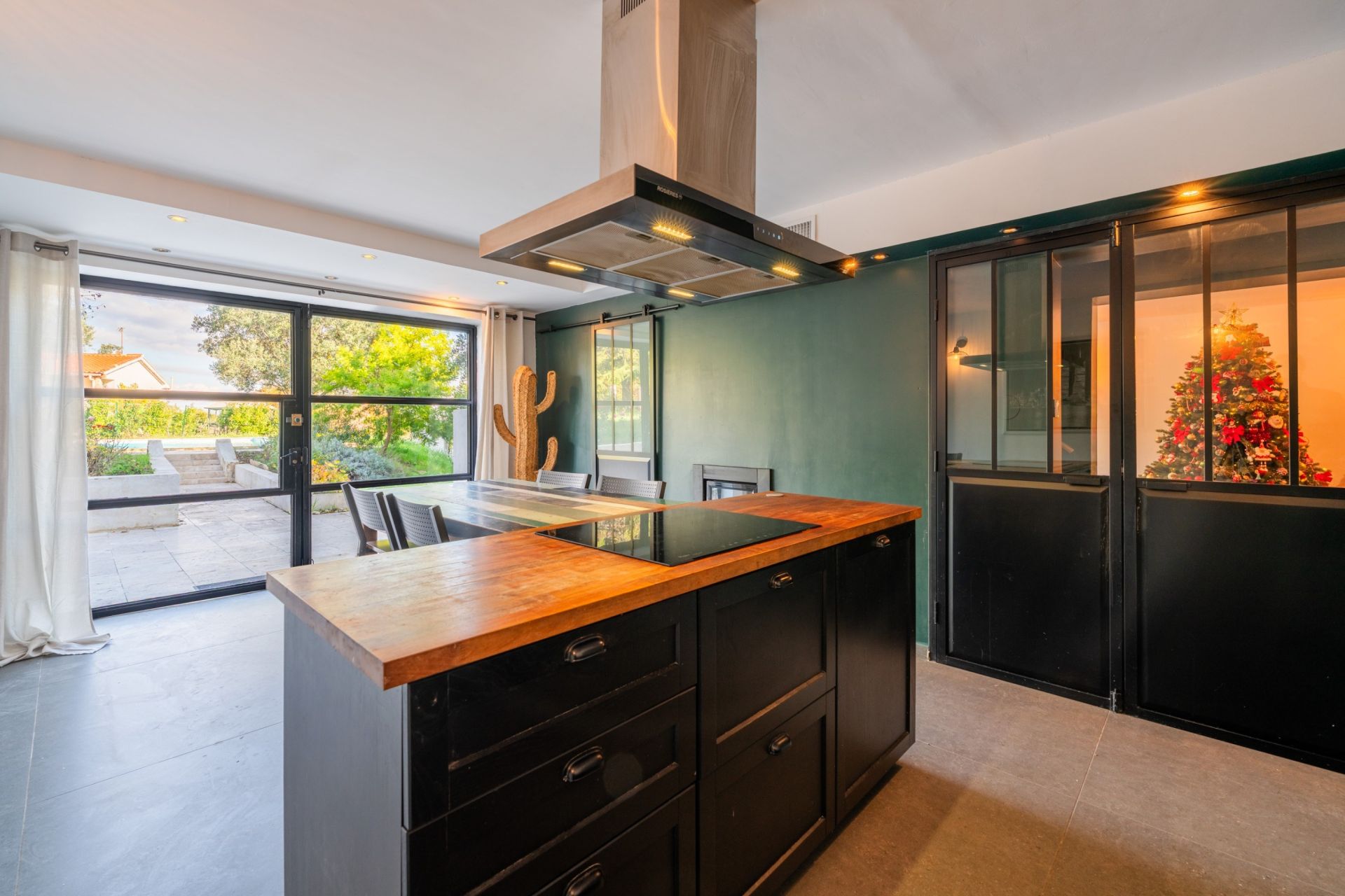 maison traditionnelle de luxe 8 Pièces en vente sur MIMET (13105)