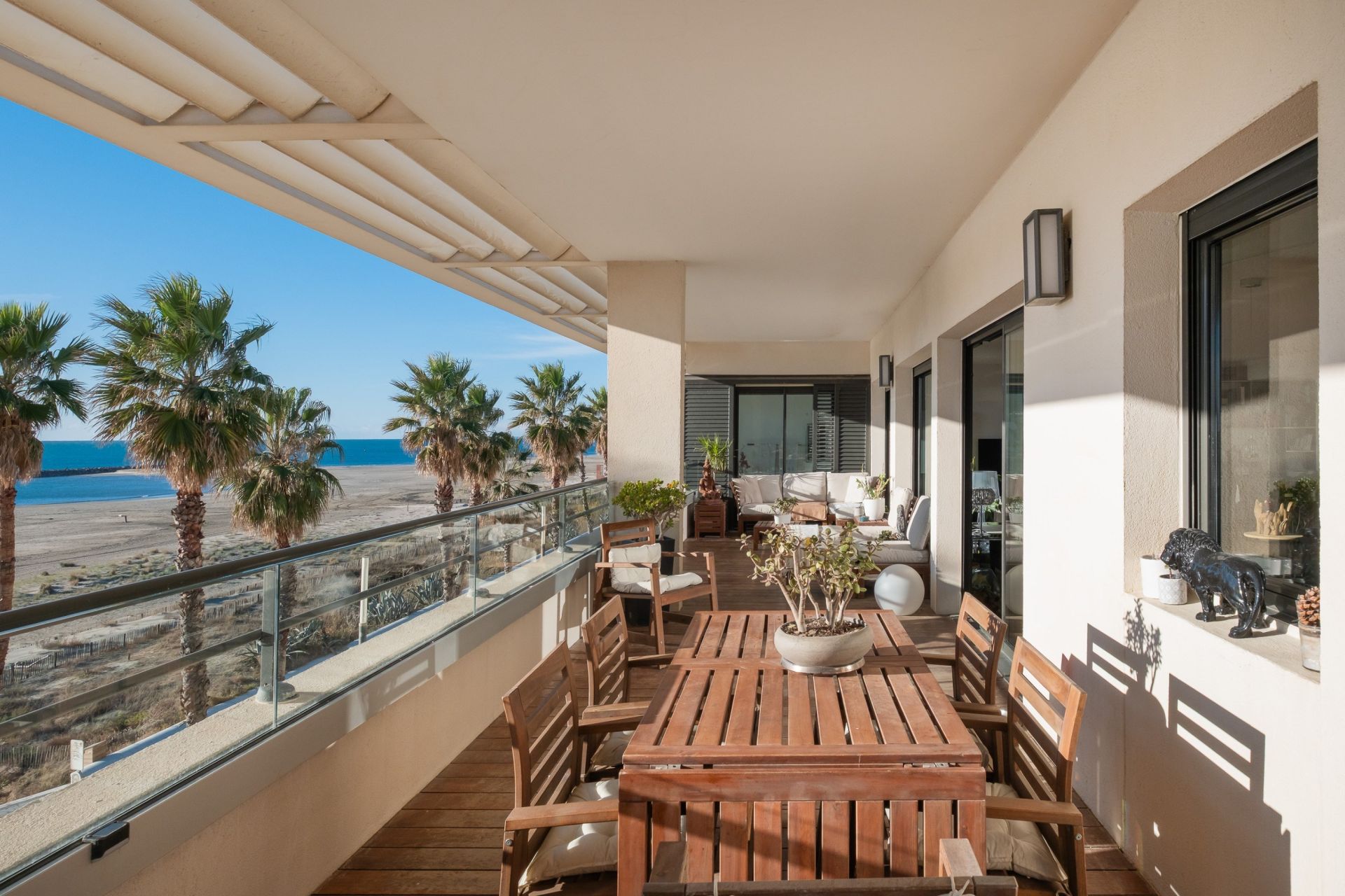 luxury apartment 4 Rooms for sale on SETE (34200)
