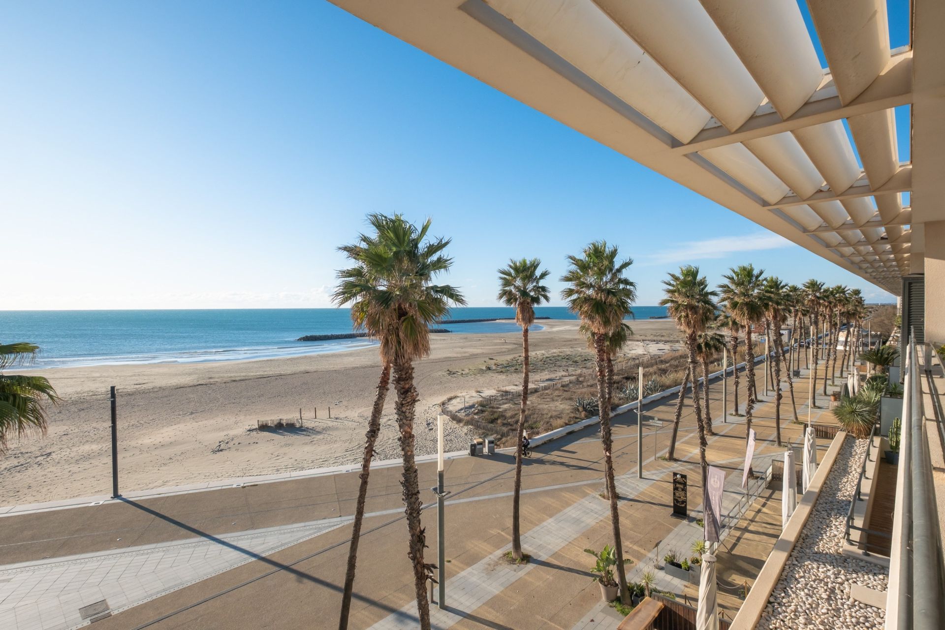 luxury apartment 4 Rooms for sale on SETE (34200)