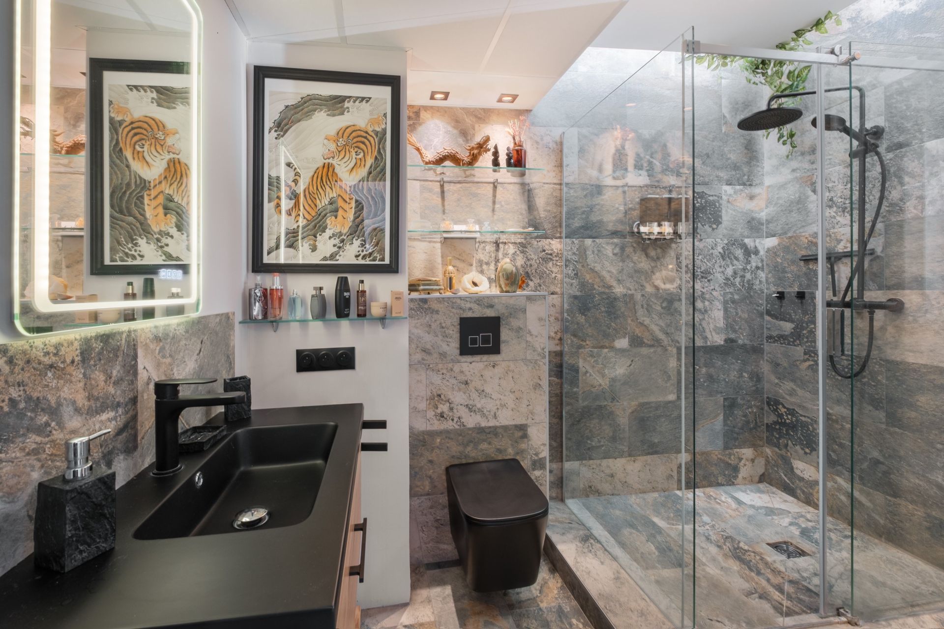 luxury apartment 4 Rooms for sale on SETE (34200)