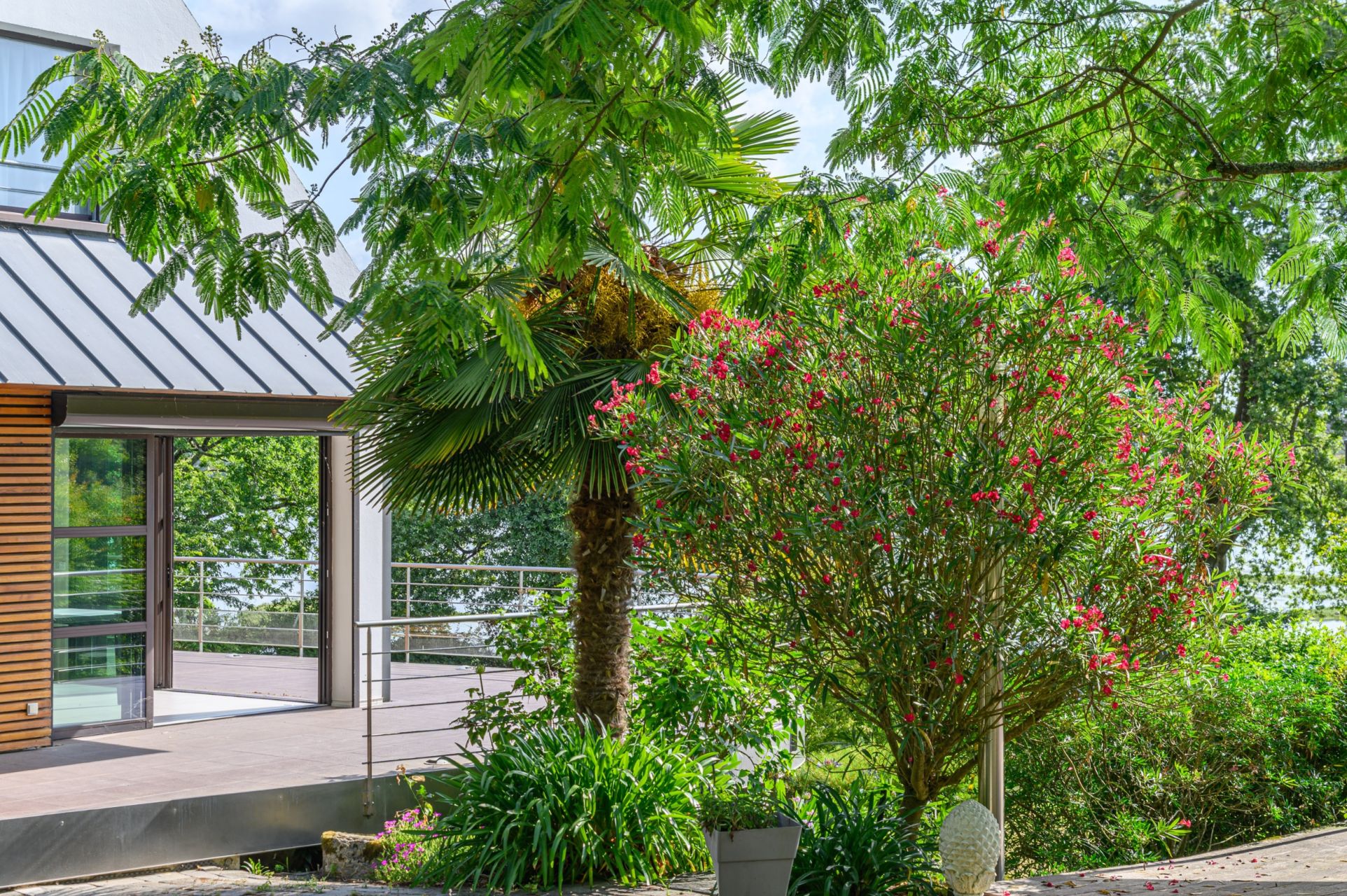 contemporary house 10 Rooms for sale on ARRADON (56610)