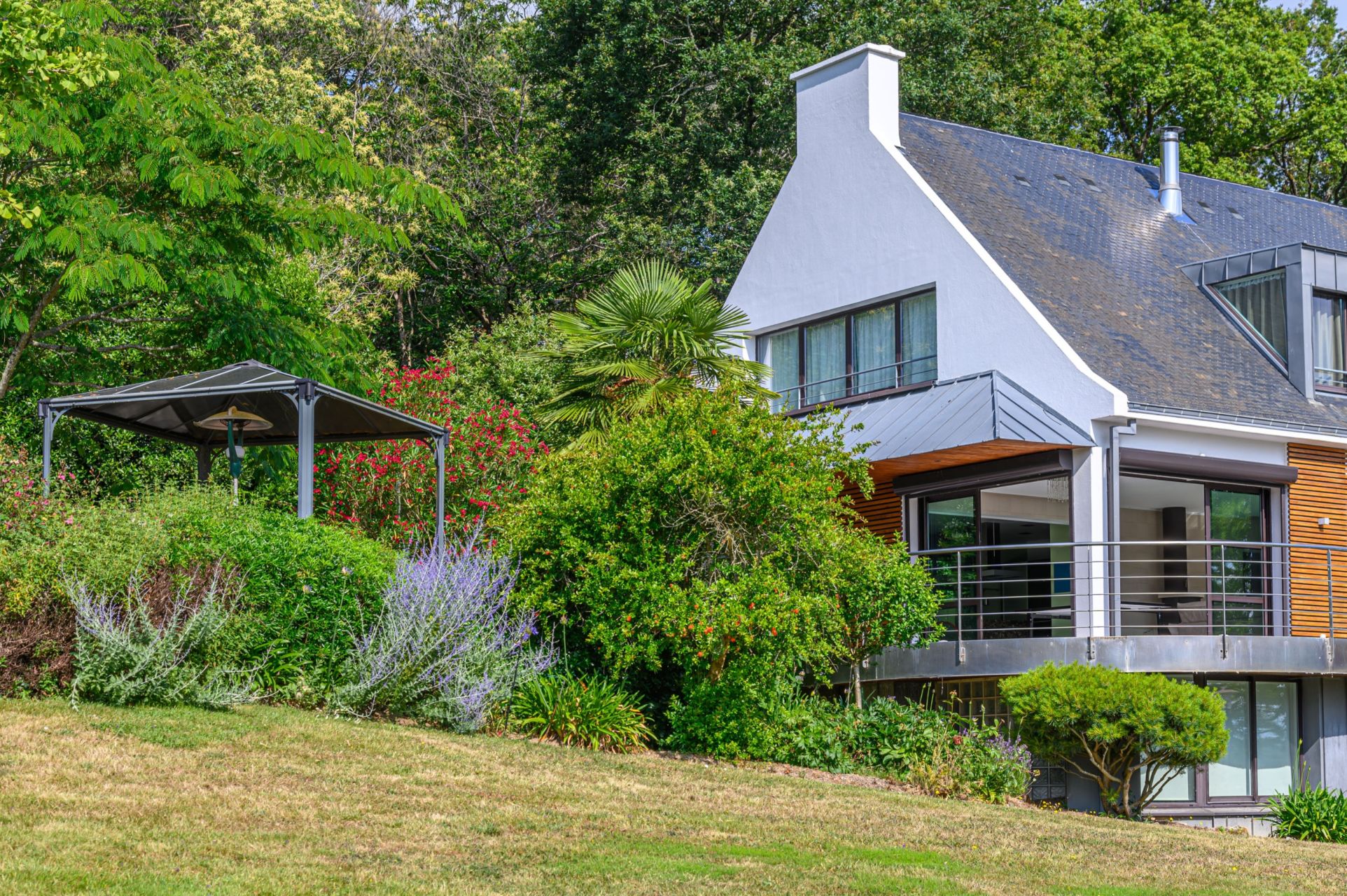 contemporary house 10 Rooms for sale on ARRADON (56610)