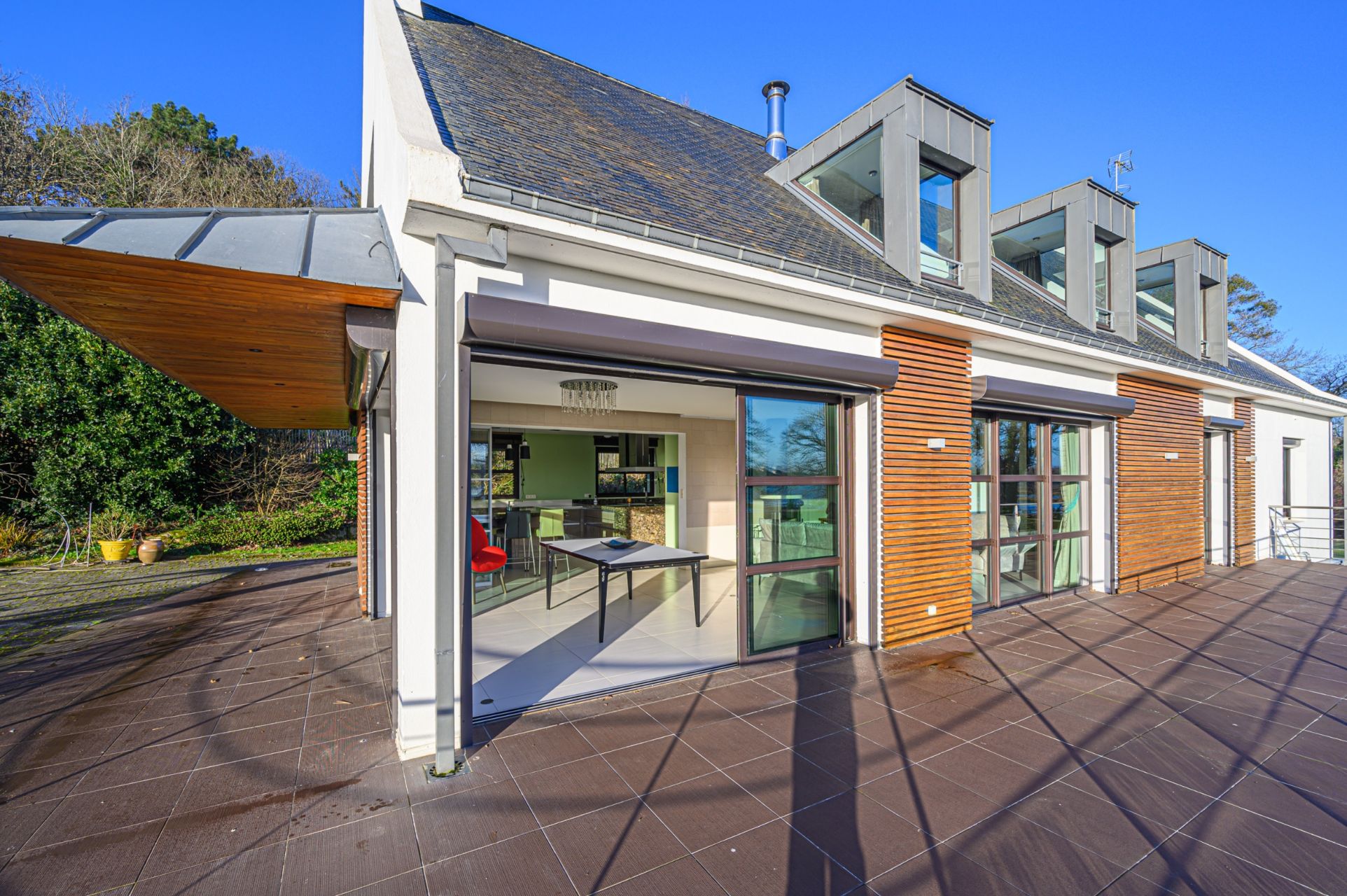 contemporary house 10 Rooms for sale on ARRADON (56610)