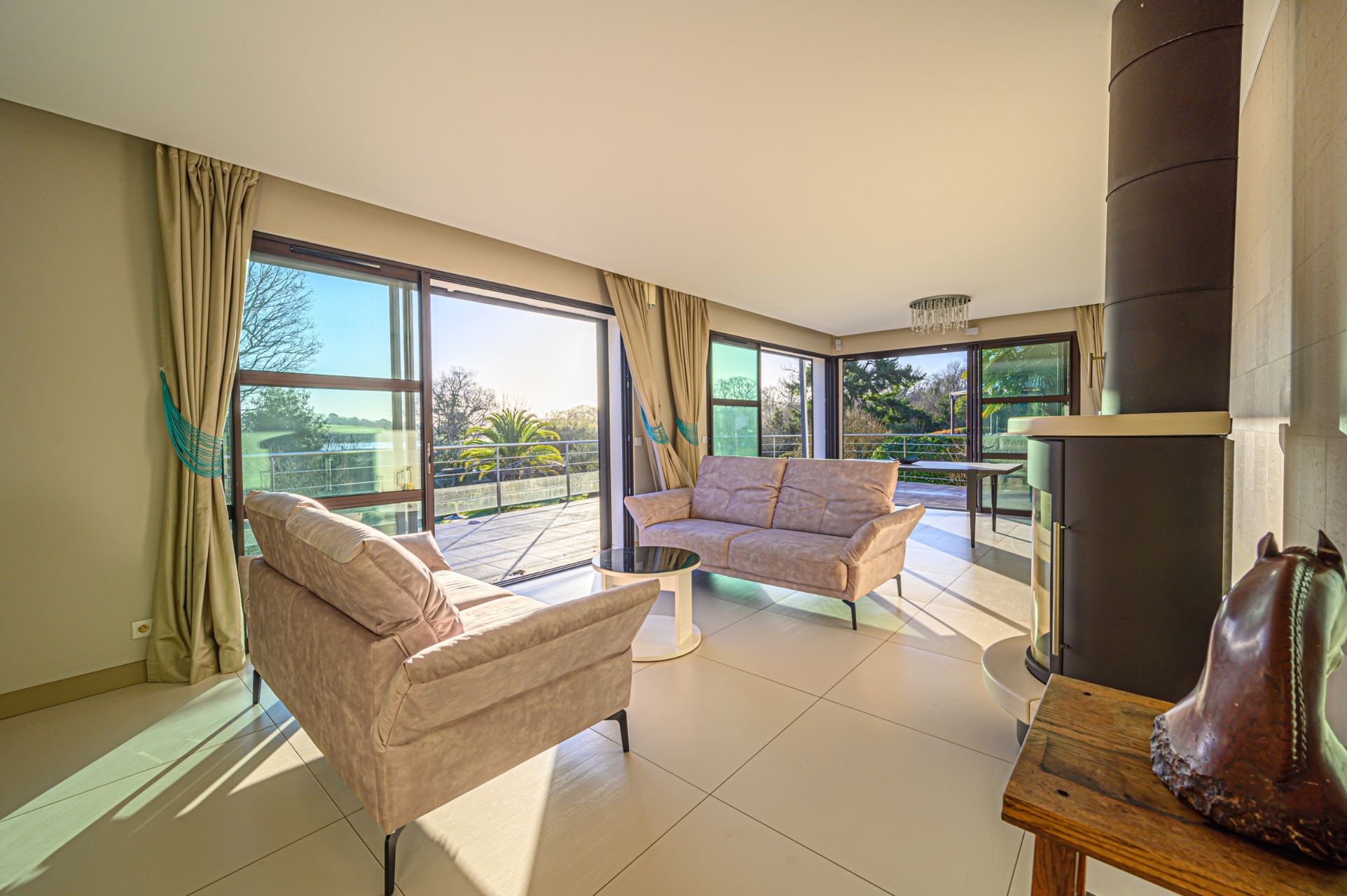 contemporary house 10 Rooms for sale on ARRADON (56610)