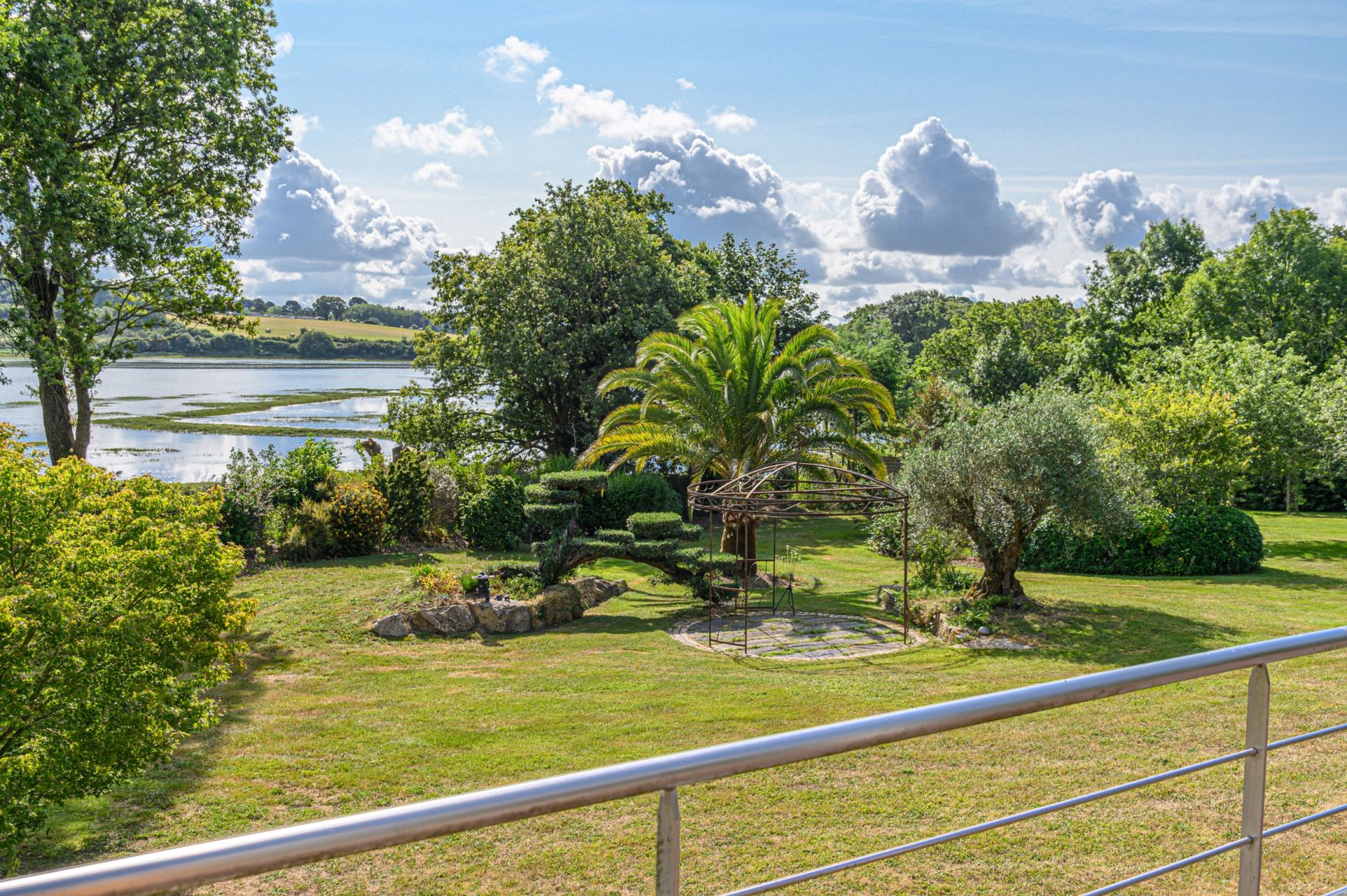 contemporary house 10 Rooms for sale on ARRADON (56610)