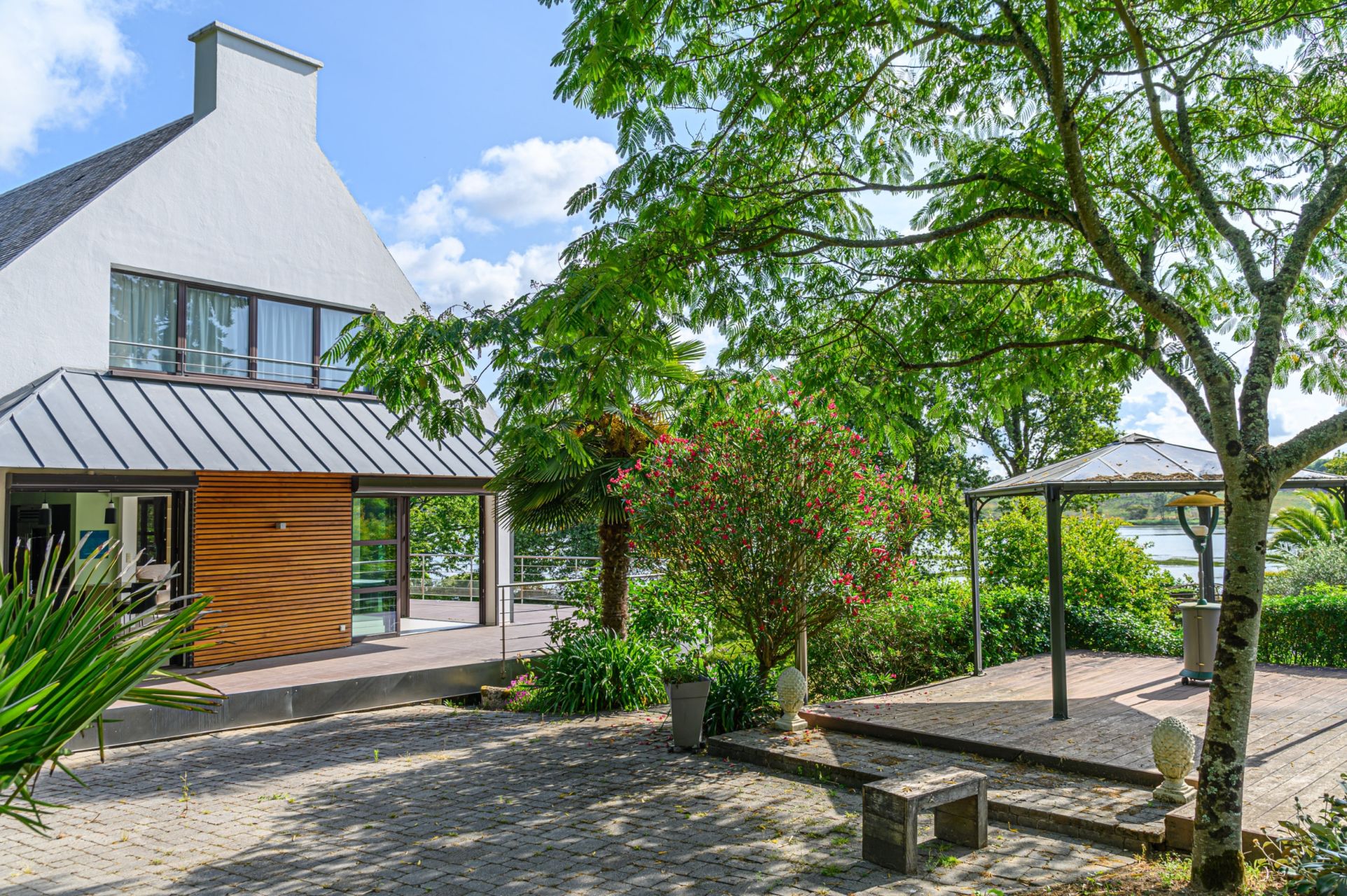 contemporary house 10 Rooms for sale on ARRADON (56610)