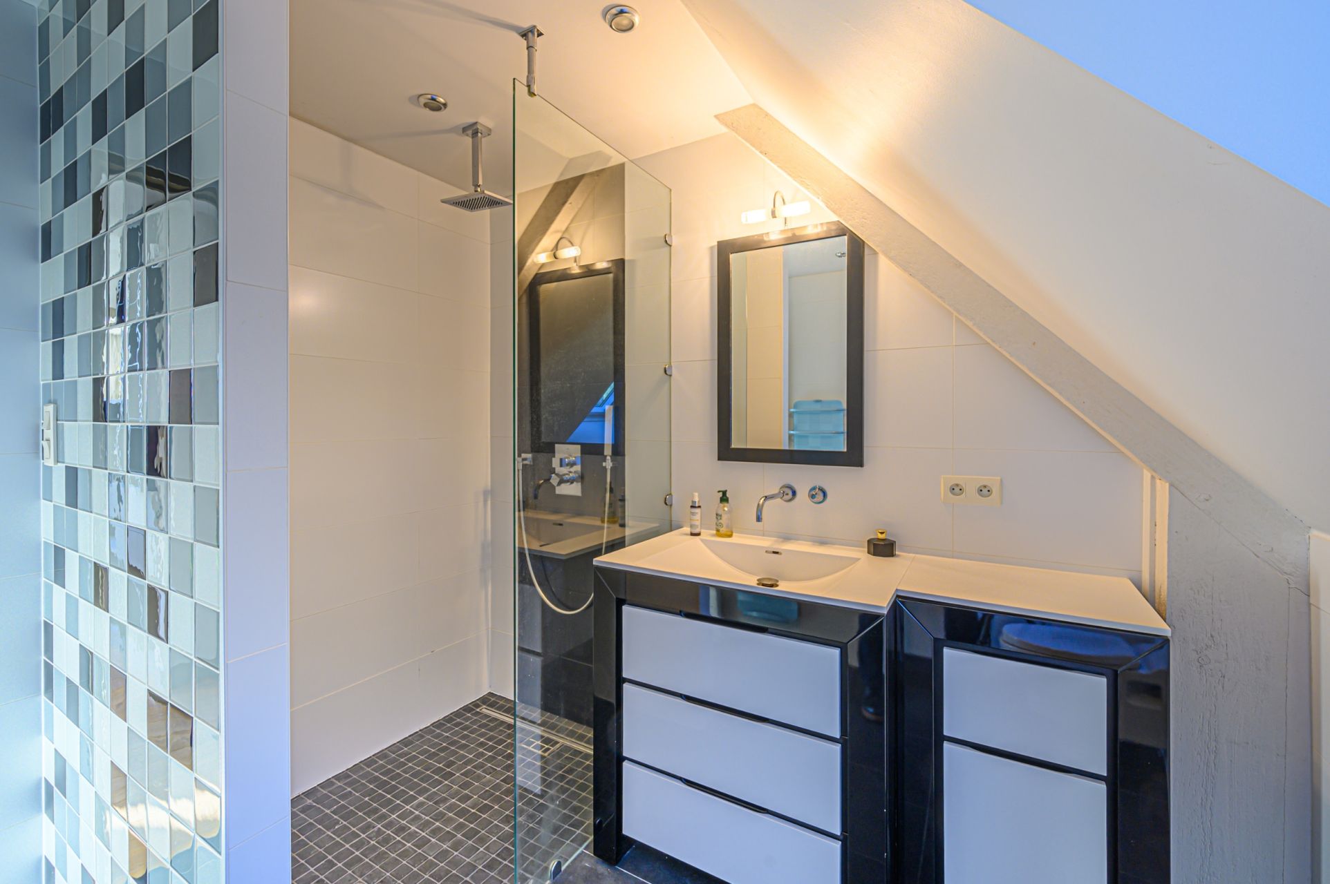 contemporary house 10 Rooms for sale on ARRADON (56610)