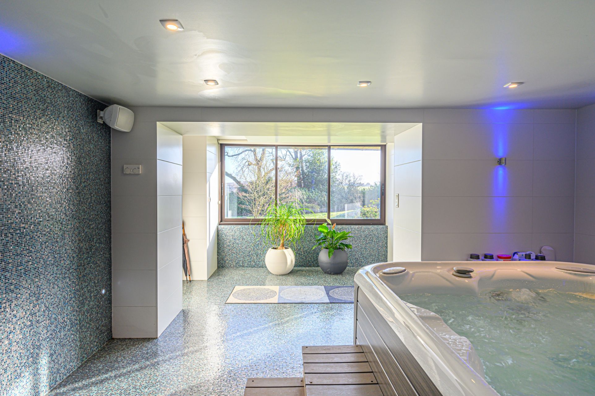 contemporary house 10 Rooms for sale on ARRADON (56610)