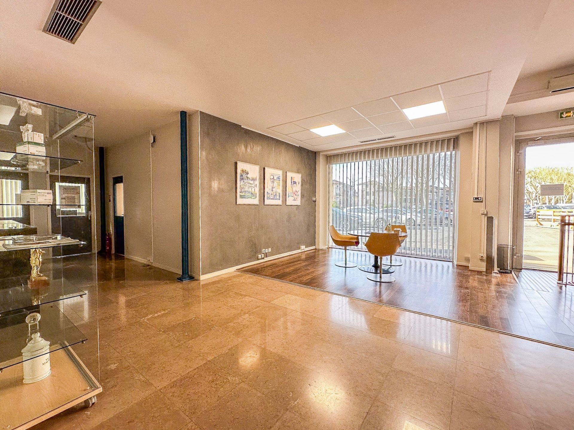 Art Deco building for sale on LAVAUR (81500)