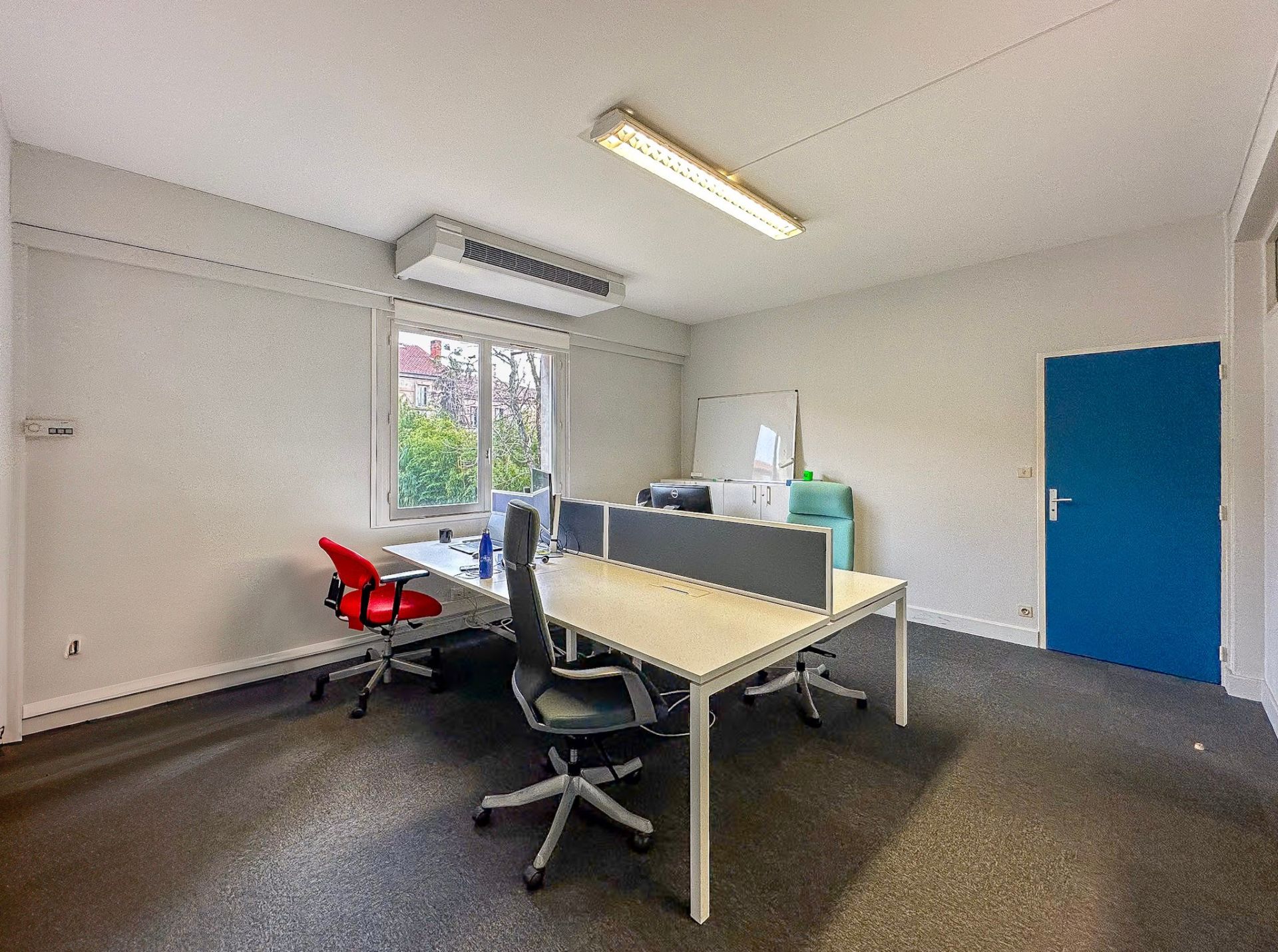 Art Deco building for sale on LAVAUR (81500)