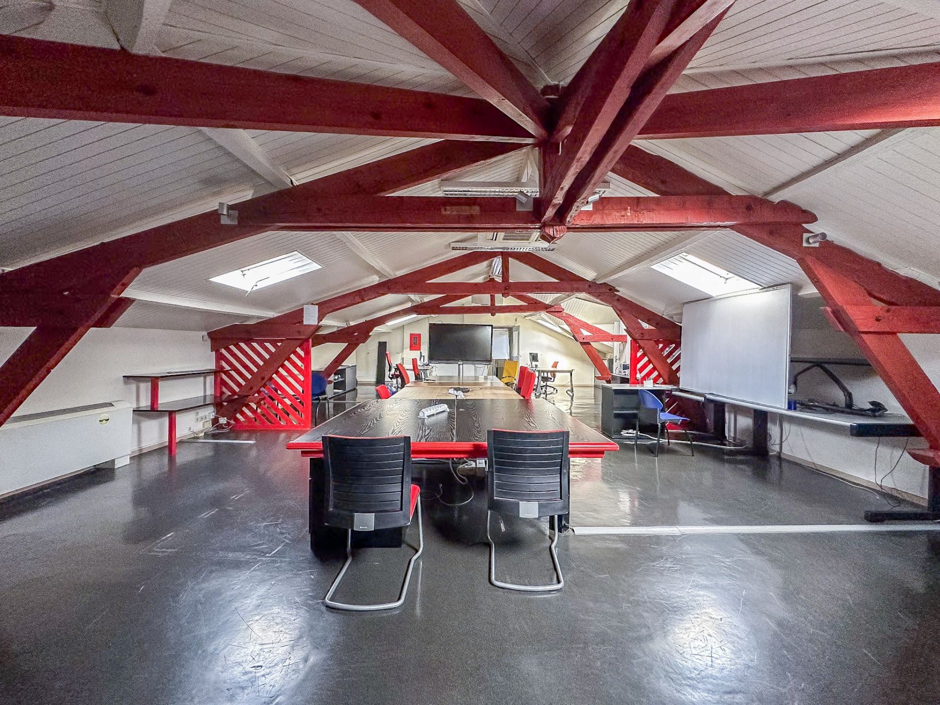 Art Deco building for sale on LAVAUR (81500)